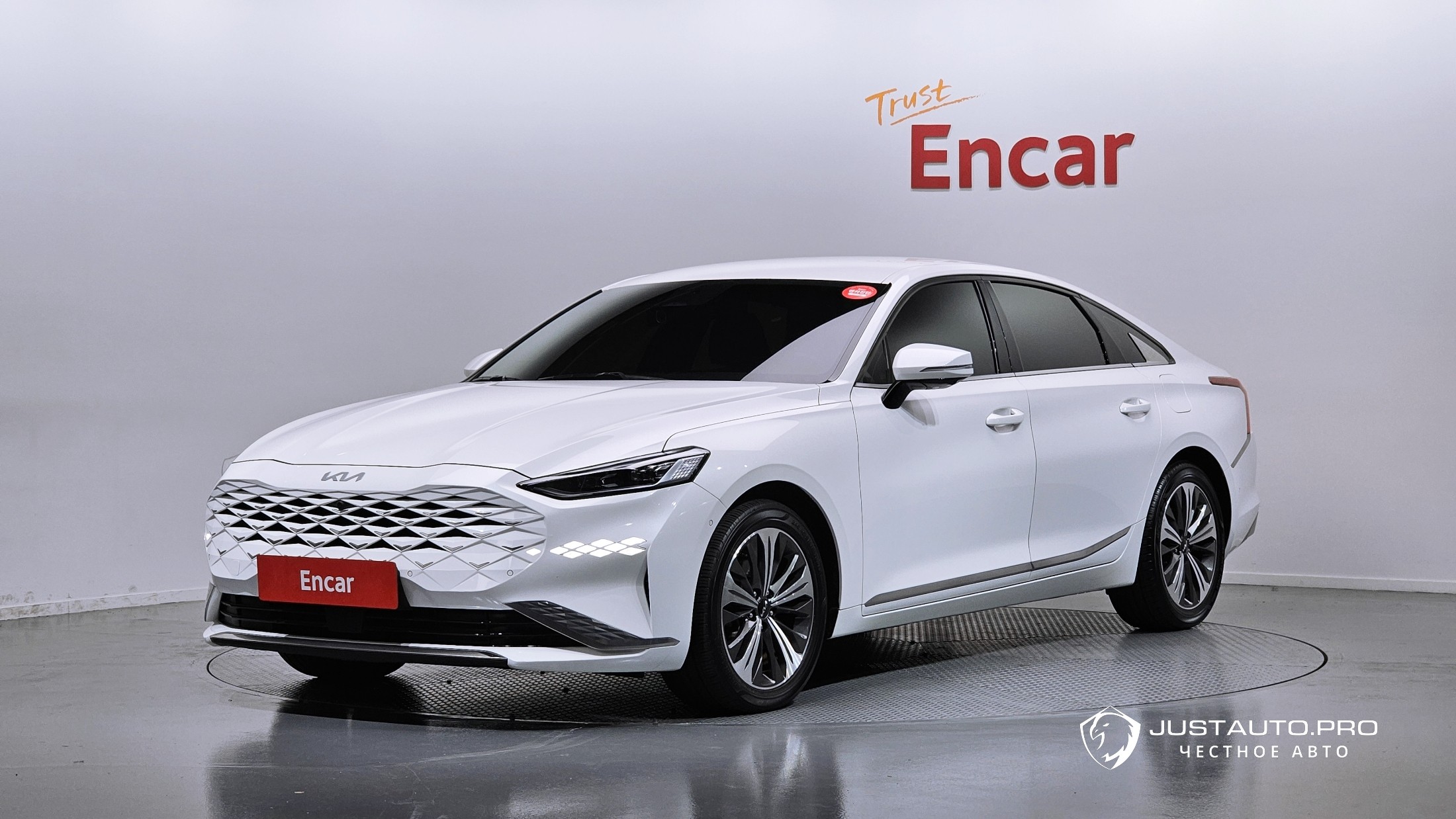 Автомобиль Kia K8