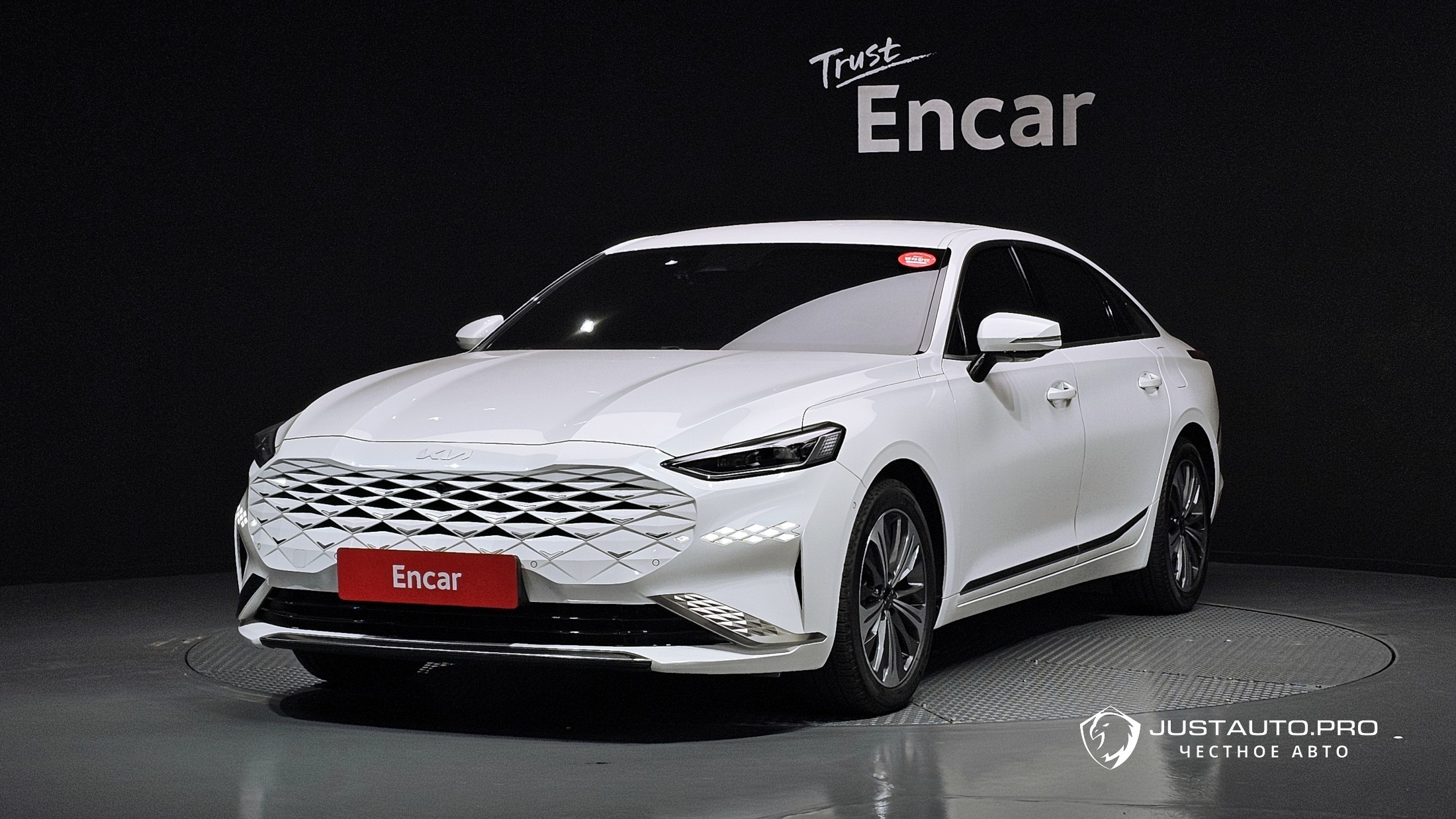 Автомобиль Kia K8