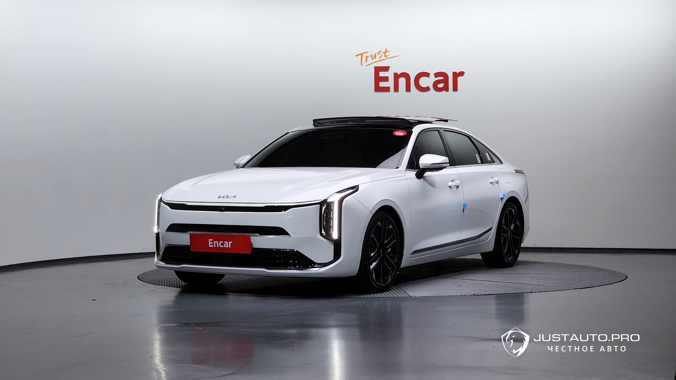 Автомобиль Kia K8