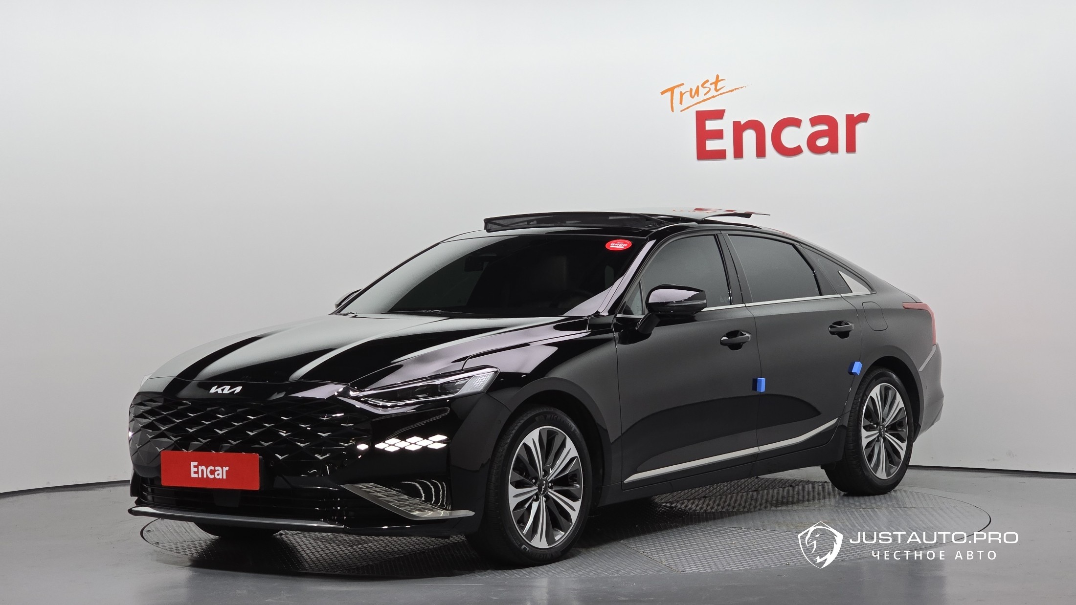 Автомобиль Kia K8