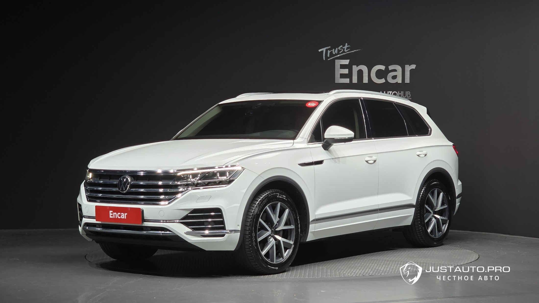 Автомобиль Volkswagen Touareg
