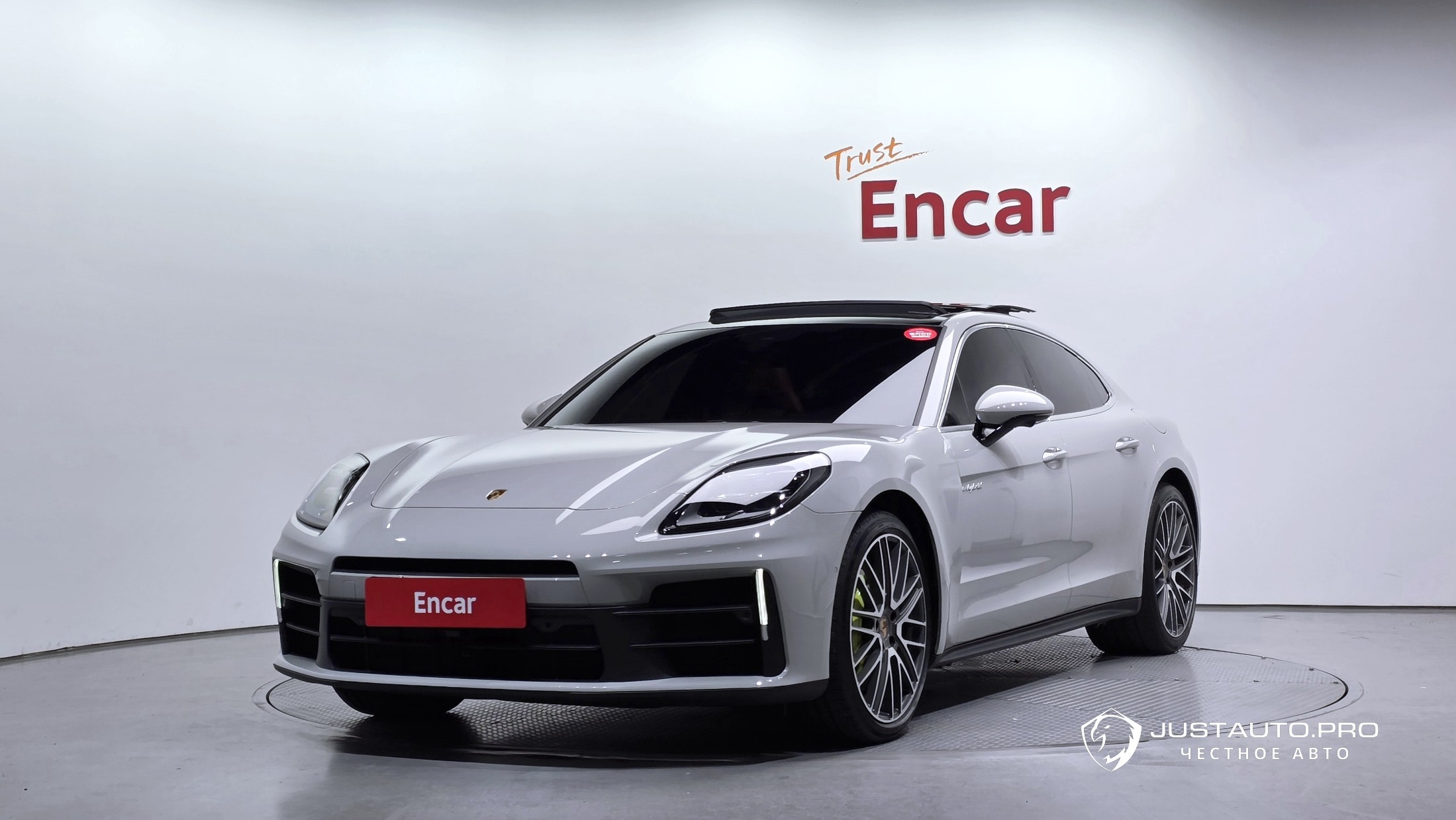 Автомобиль Porsche Panamera