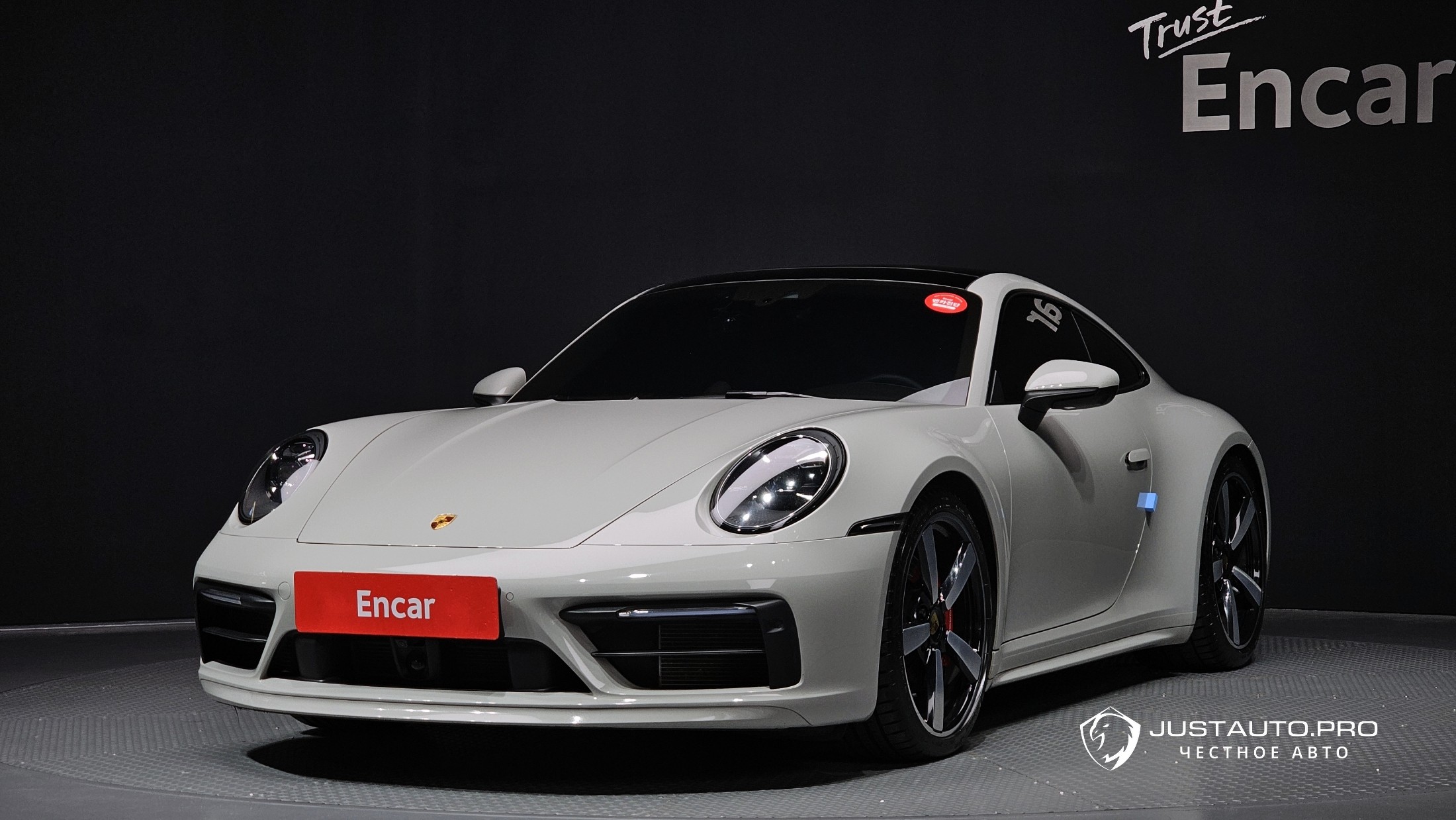 Автомобиль Porsche 911