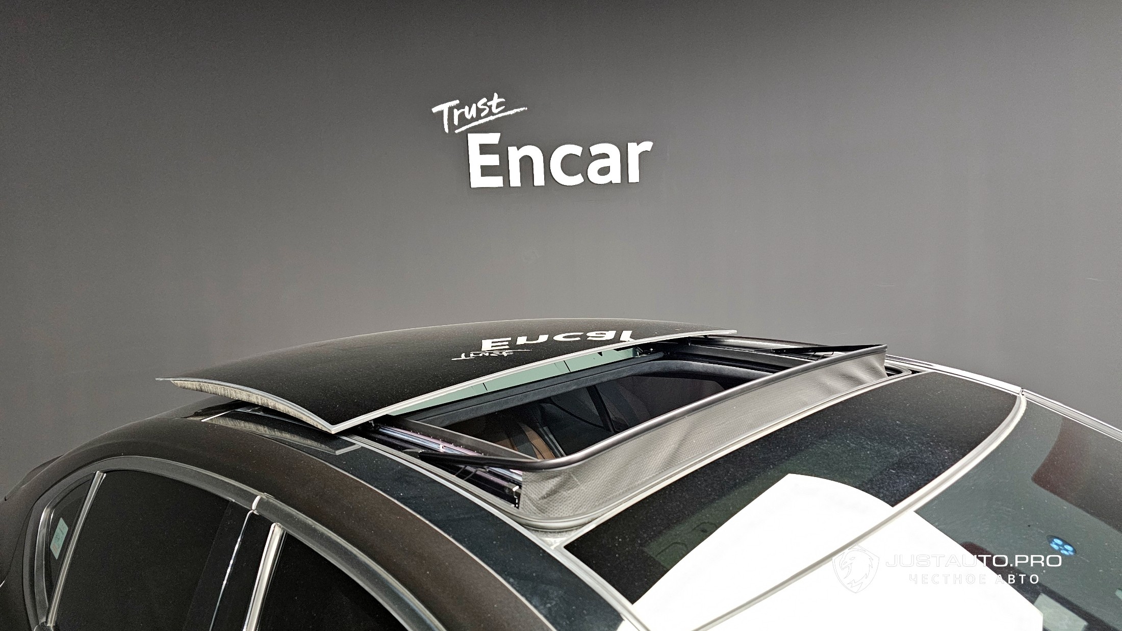 Автомобиль Genesis G70