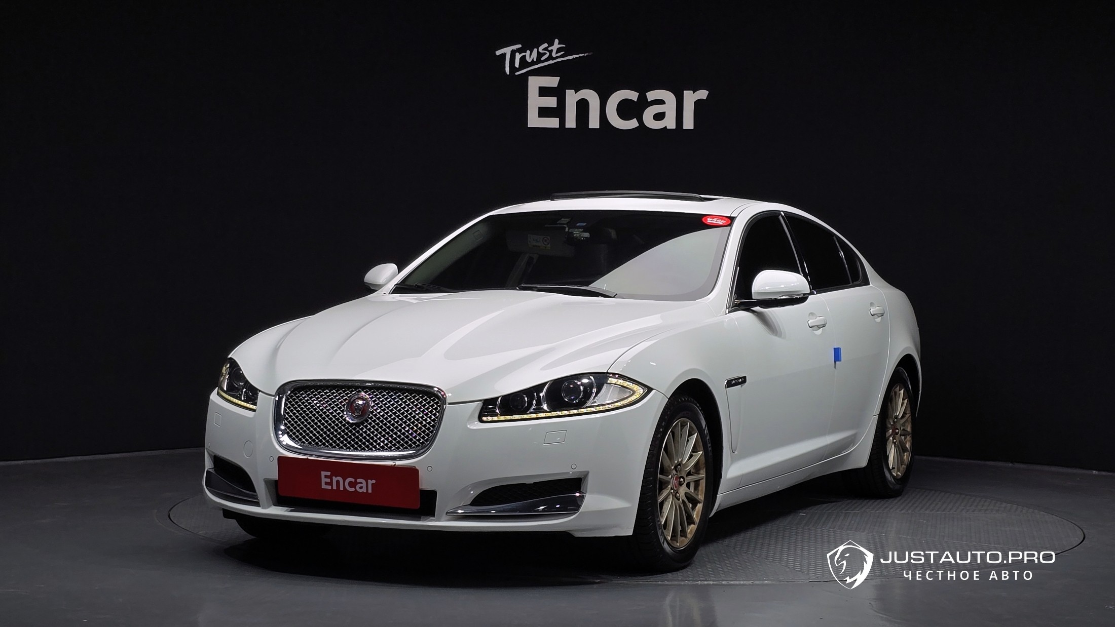 Автомобиль Jaguar XF
