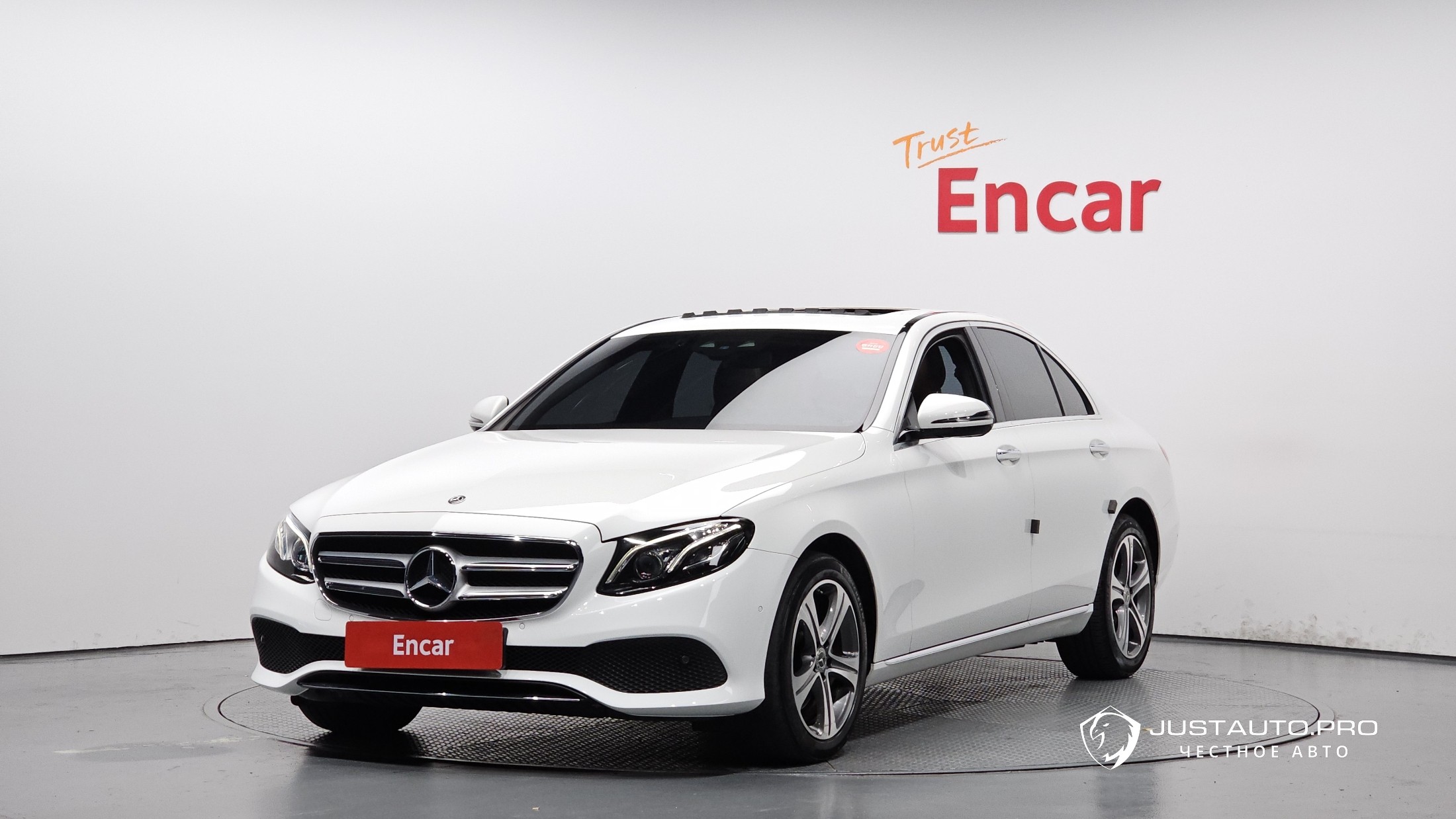 Автомобиль Mercedes-Benz E-Class