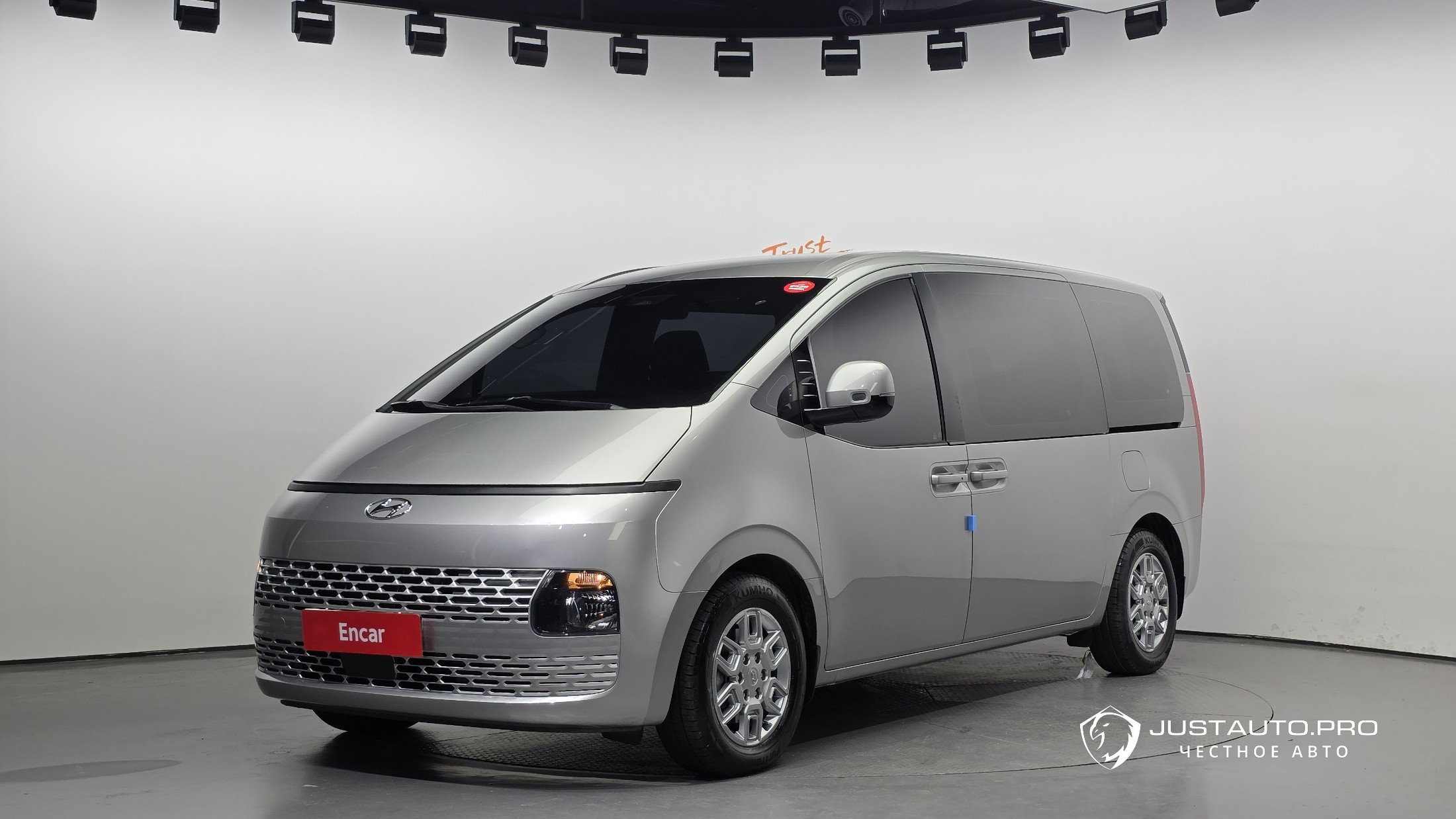 Автомобиль Hyundai Staria