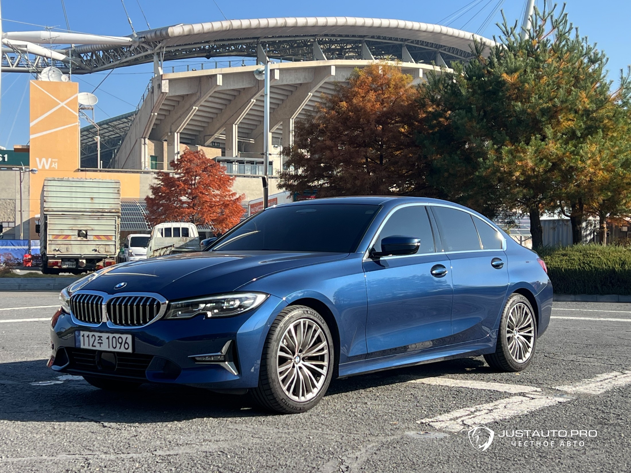 Автомобиль BMW 3-Series