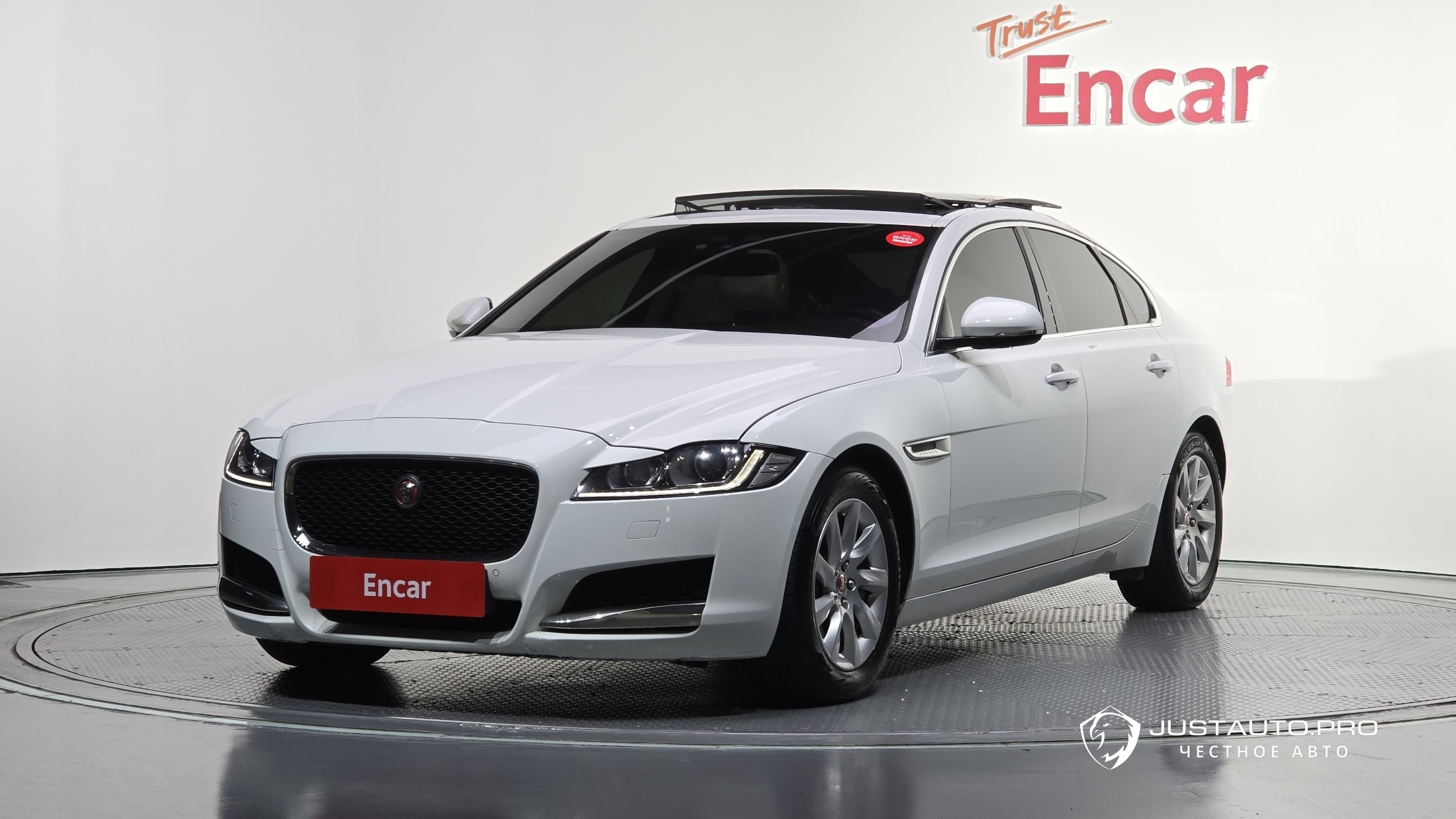Автомобиль Jaguar XF