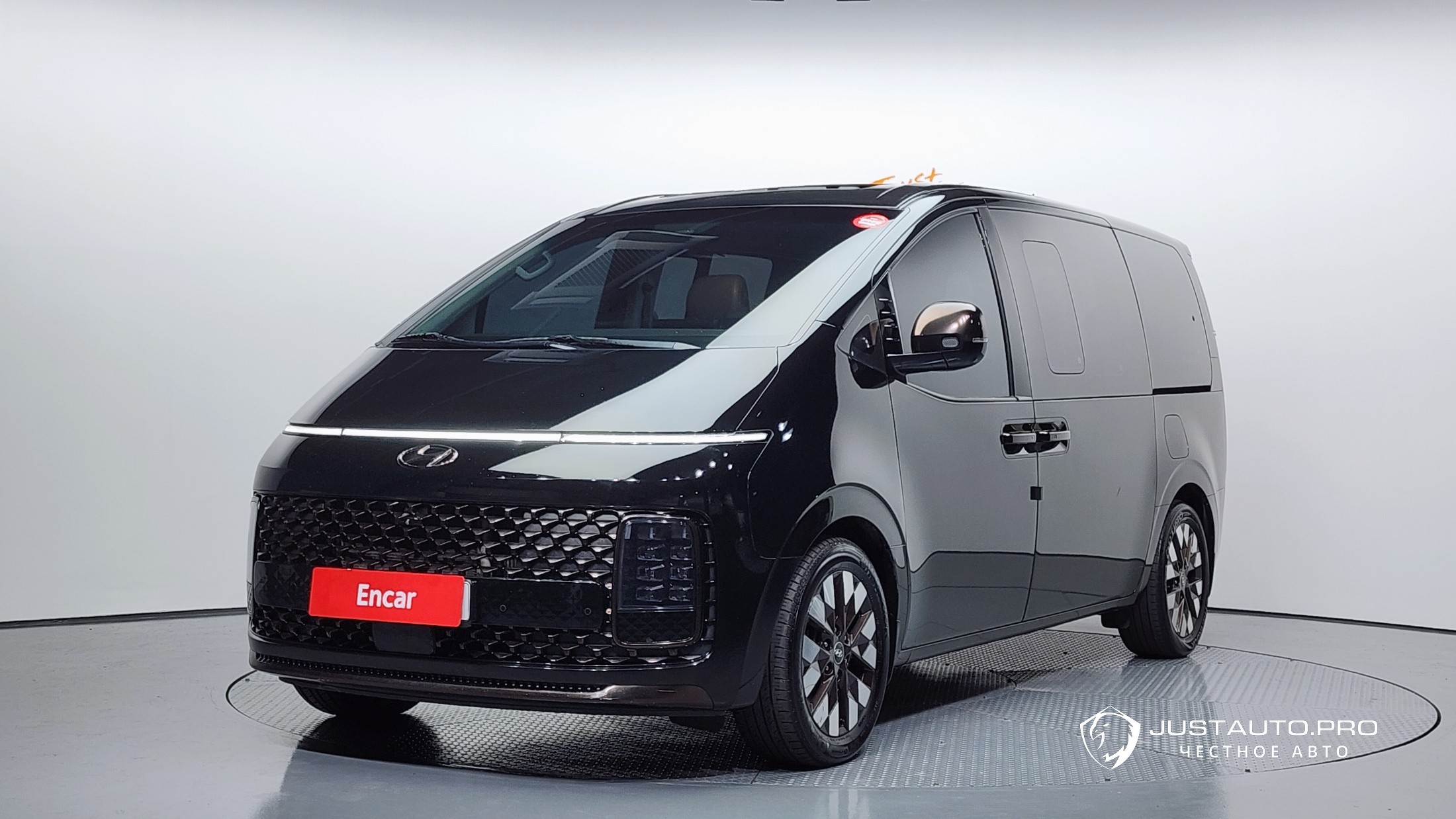 Автомобиль Hyundai Staria