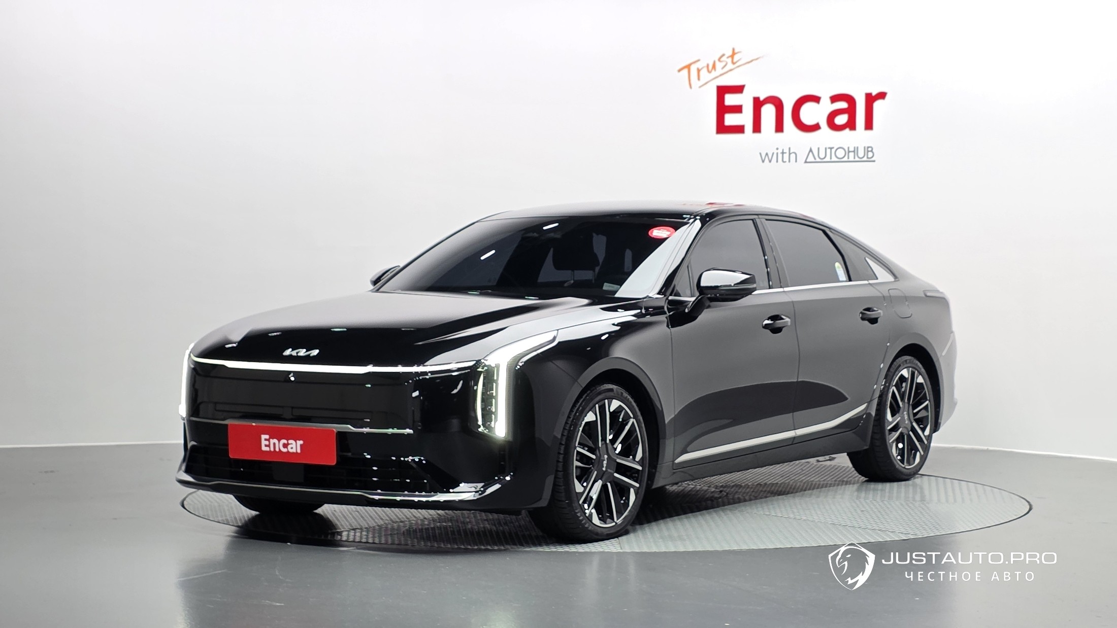 Автомобиль Kia K8