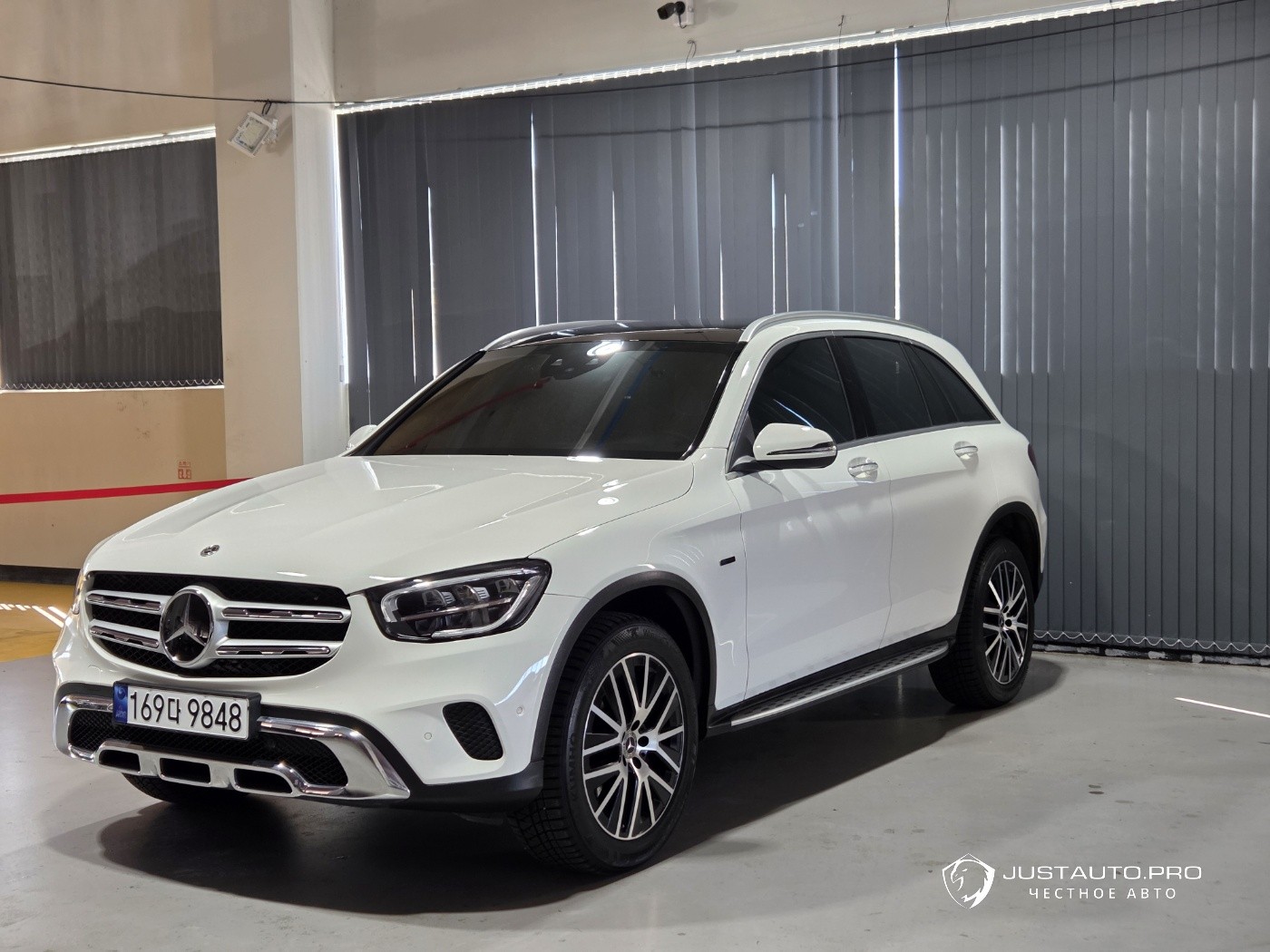 Автомобиль Mercedes-Benz GLC-Class