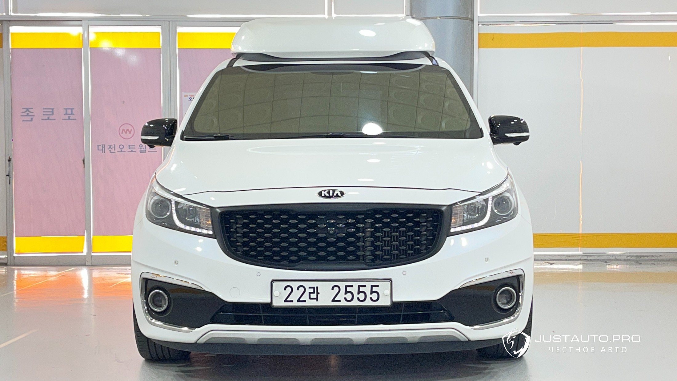 Автомобиль Kia Canival