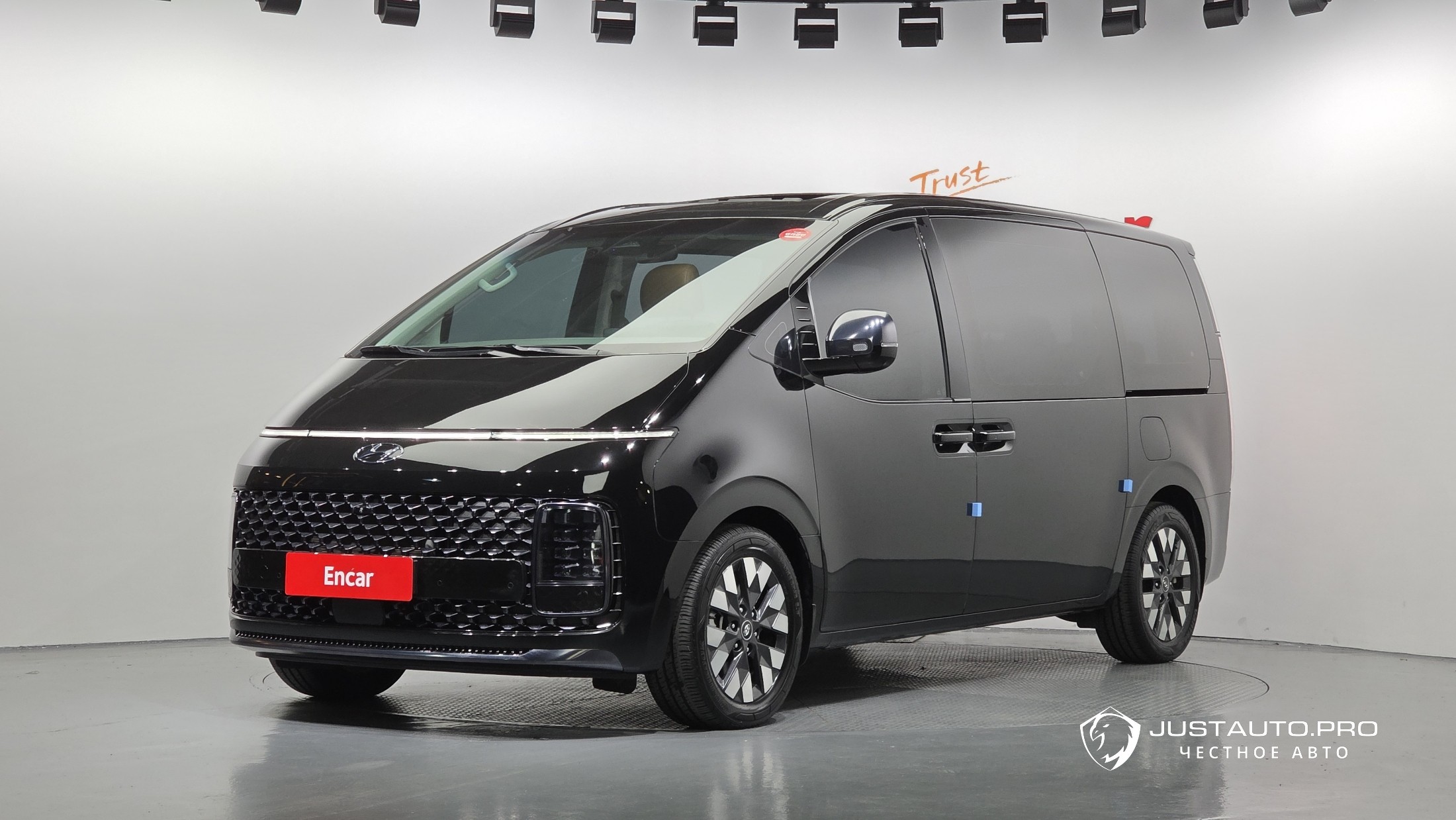 Автомобиль Hyundai Staria