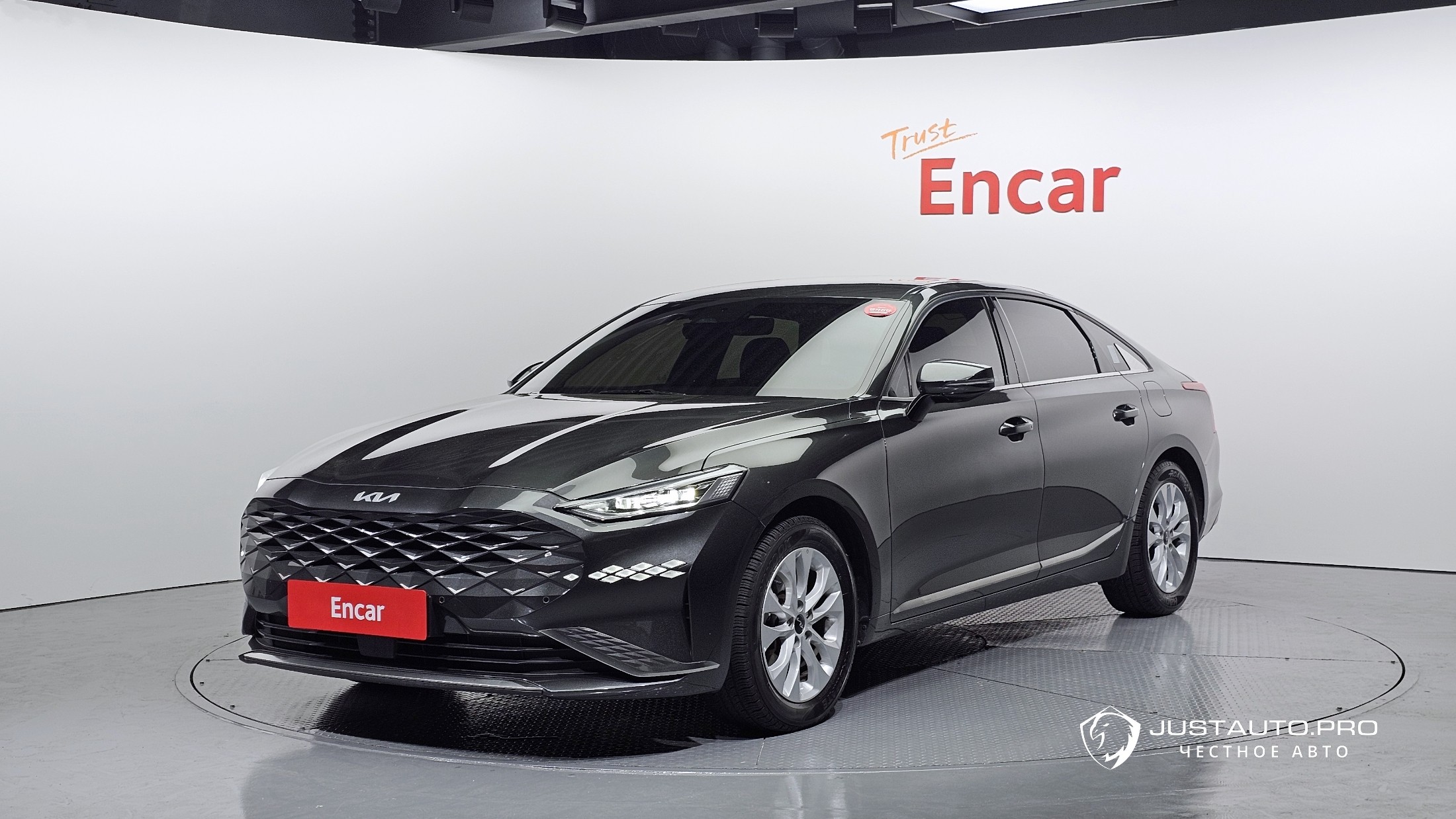 Автомобиль Kia K8