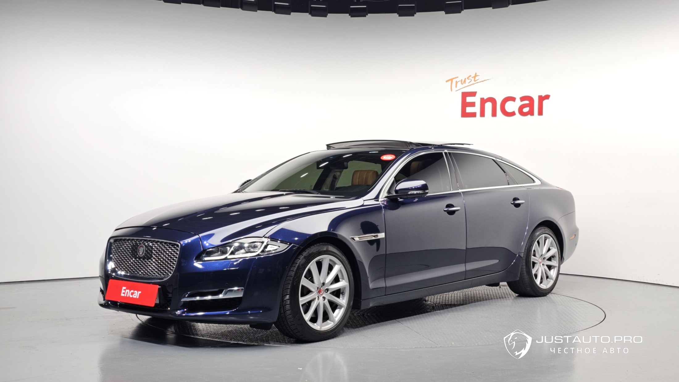 Автомобиль Jaguar XJ