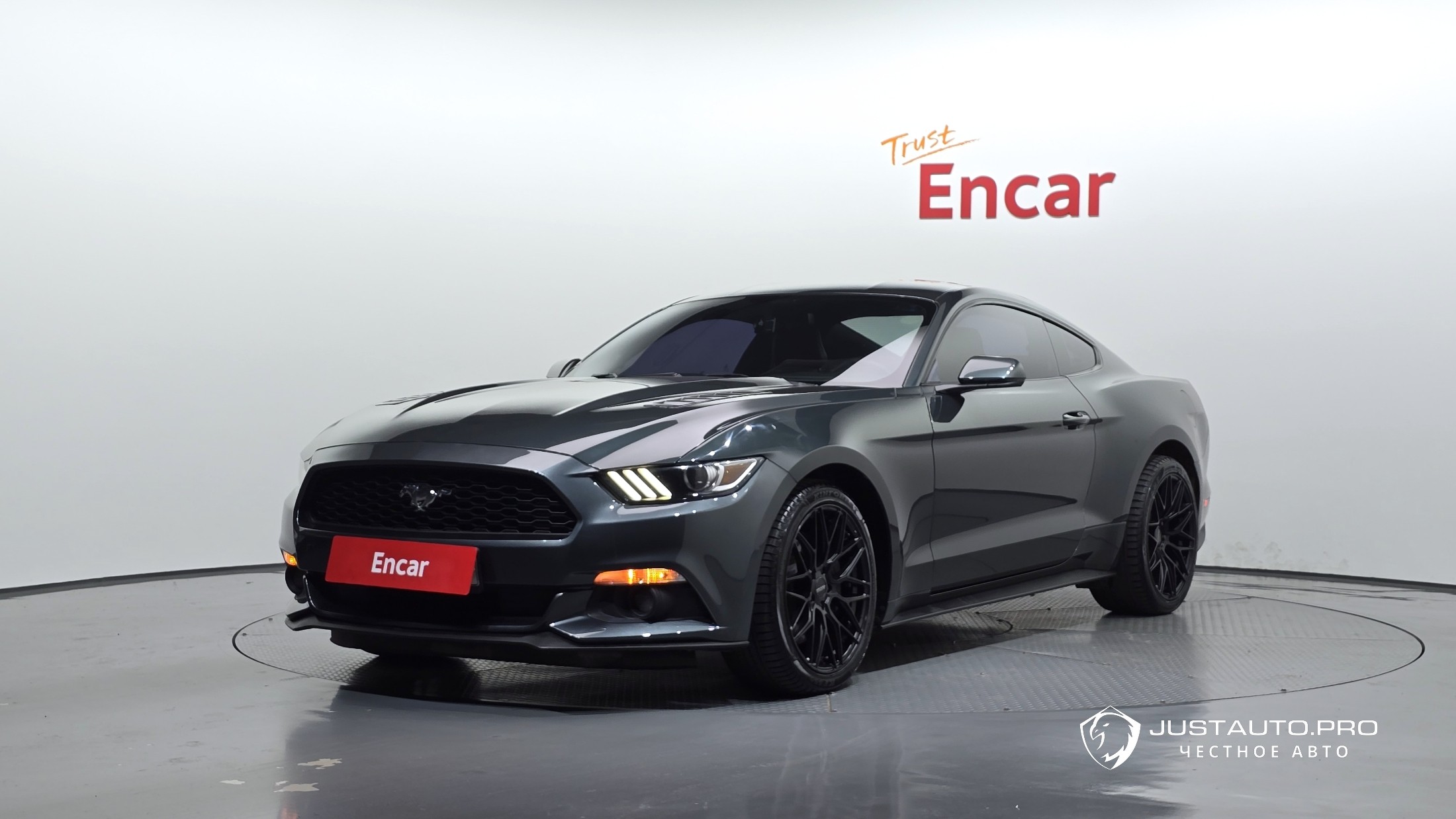 Автомобиль Ford Mustang