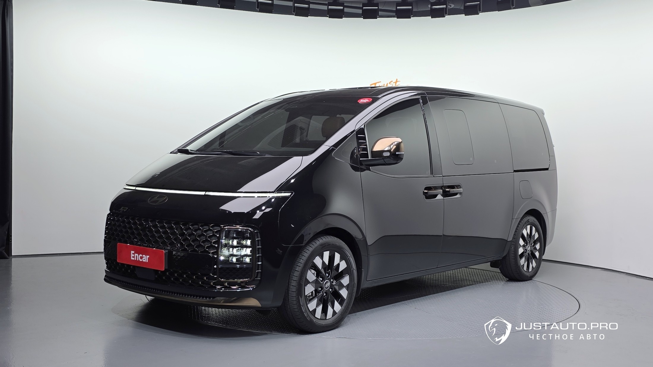 Автомобиль Hyundai Staria