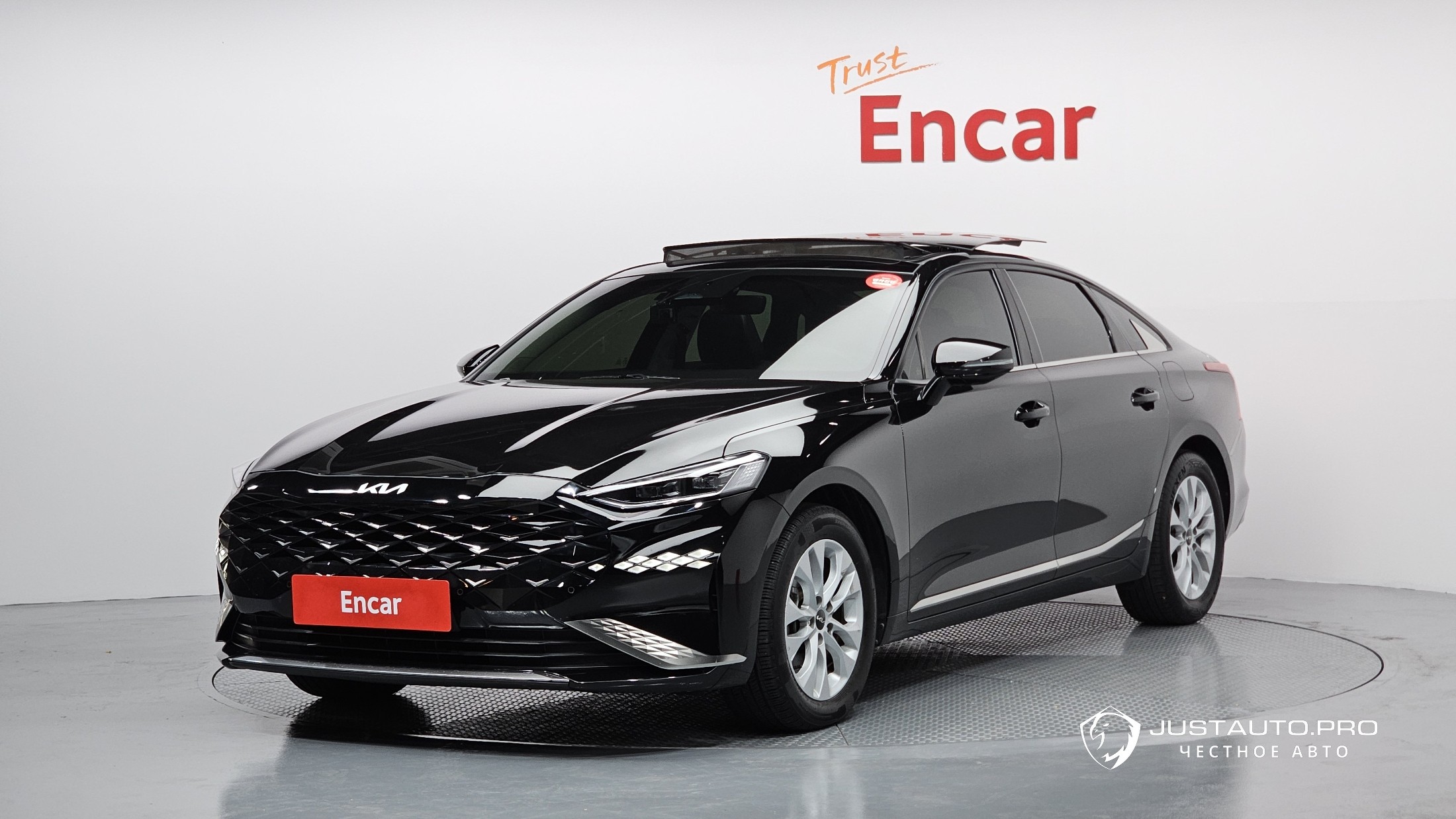 Автомобиль Kia K8