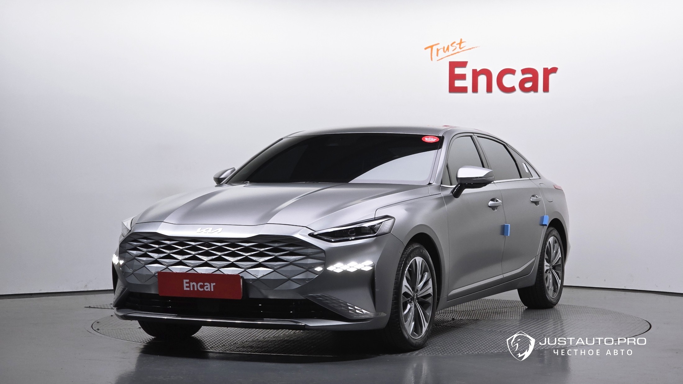 Автомобиль Kia K8