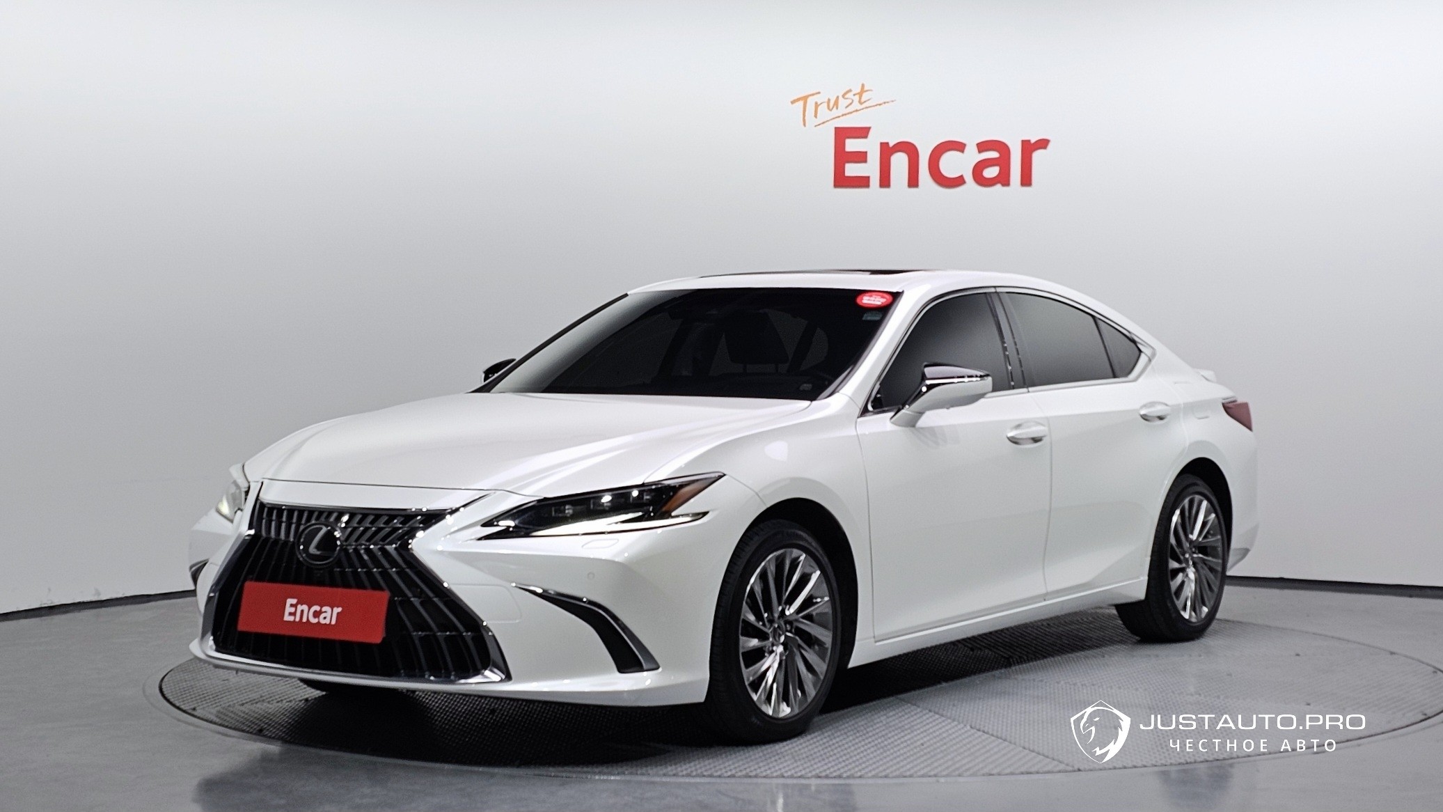 Автомобиль Lexus ES