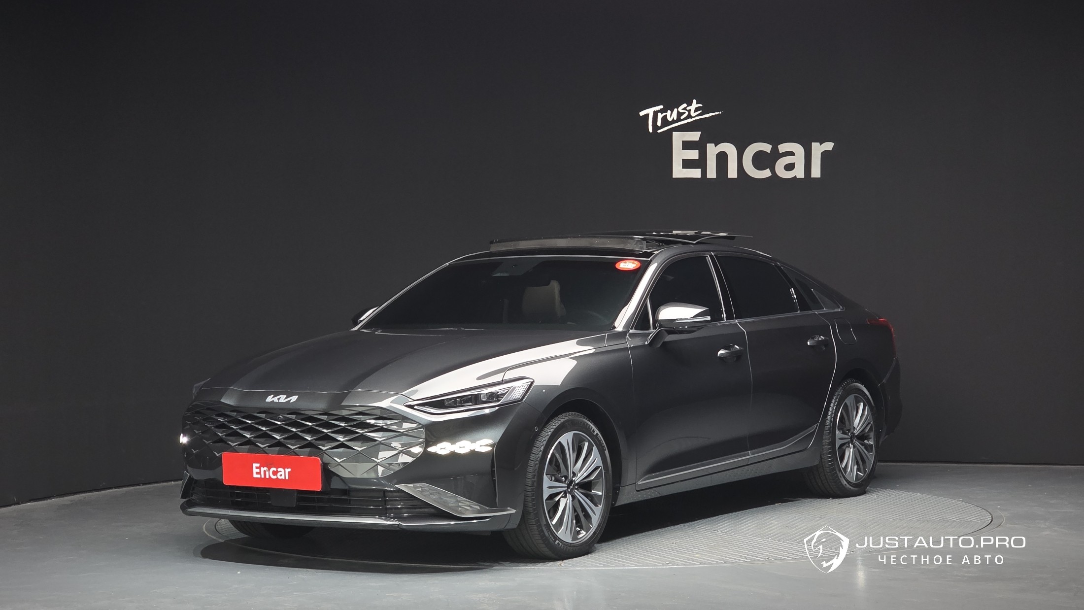 Автомобиль Kia K8