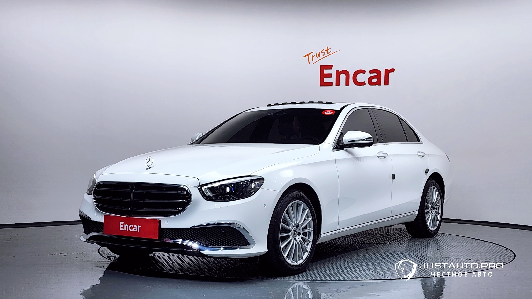 Автомобиль Mercedes-Benz E-Class