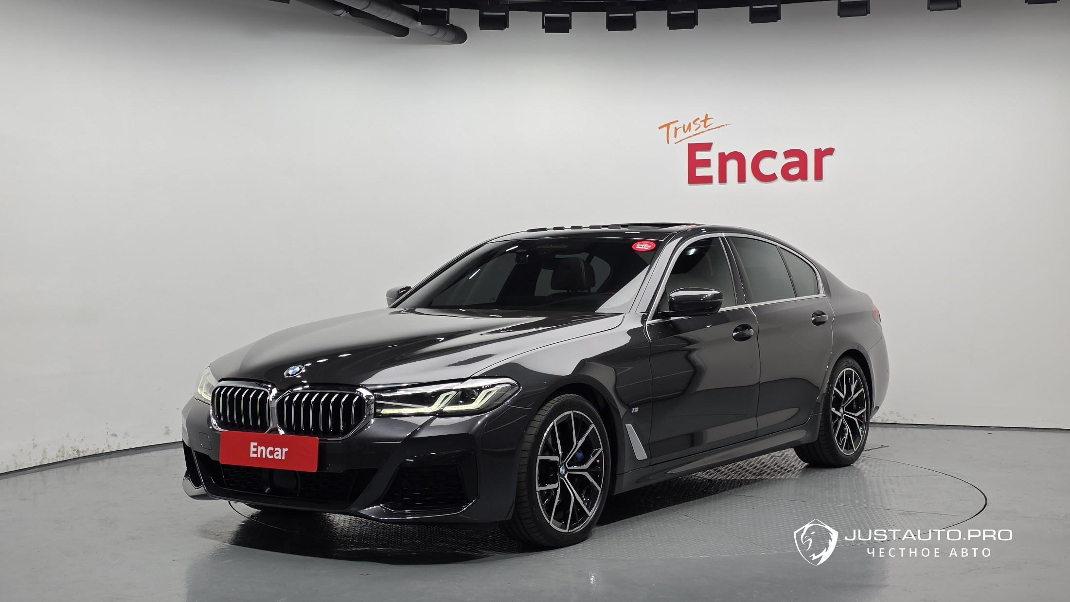 Автомобиль BMW 5-Series