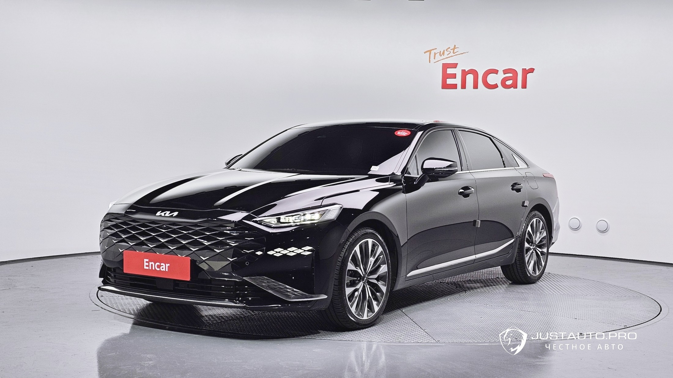 Автомобиль Kia K8