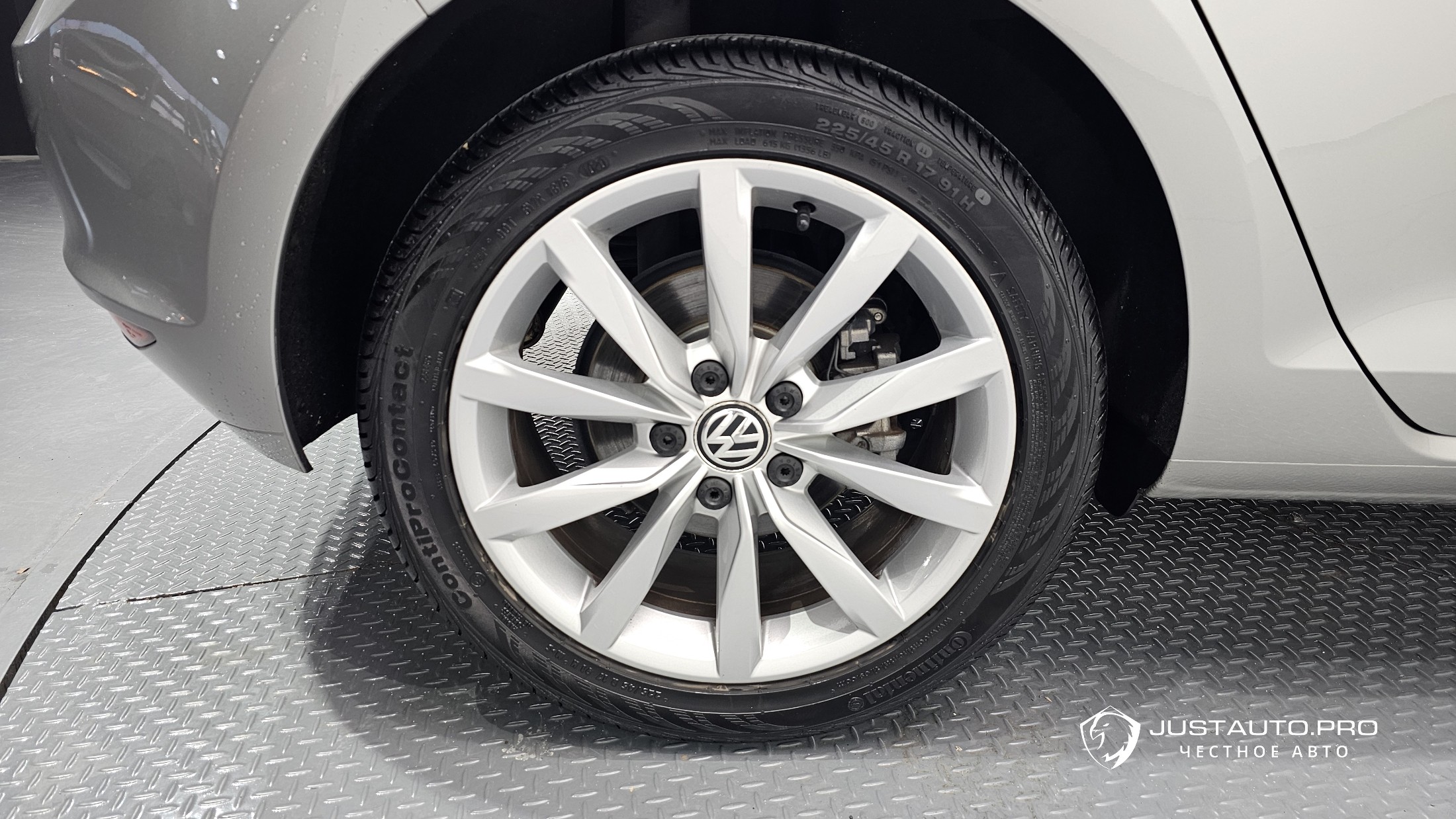 Автомобиль Volkswagen Golf