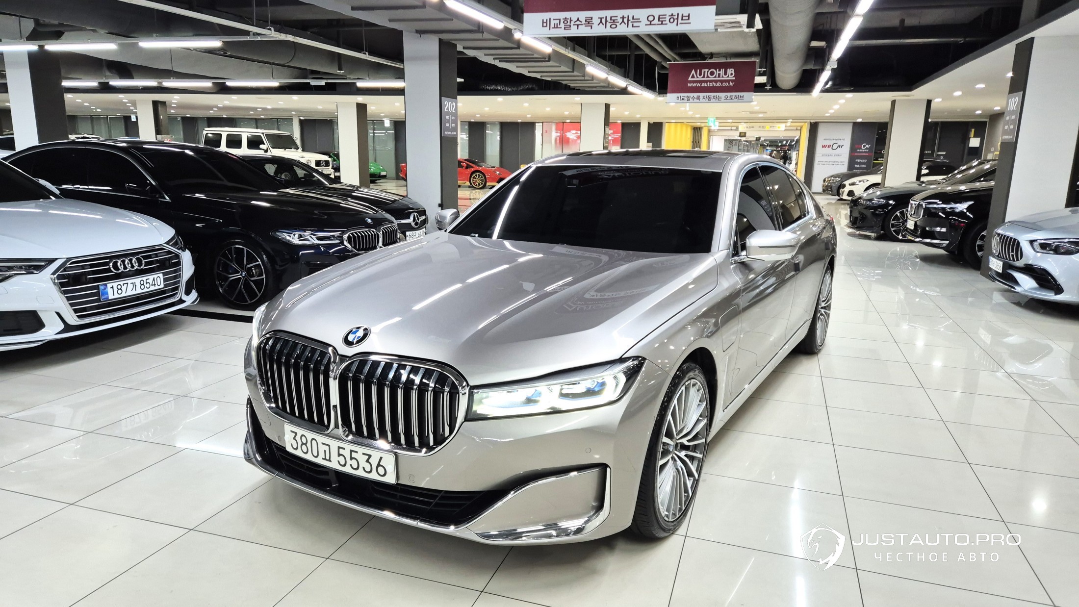Автомобиль BMW 7-Series