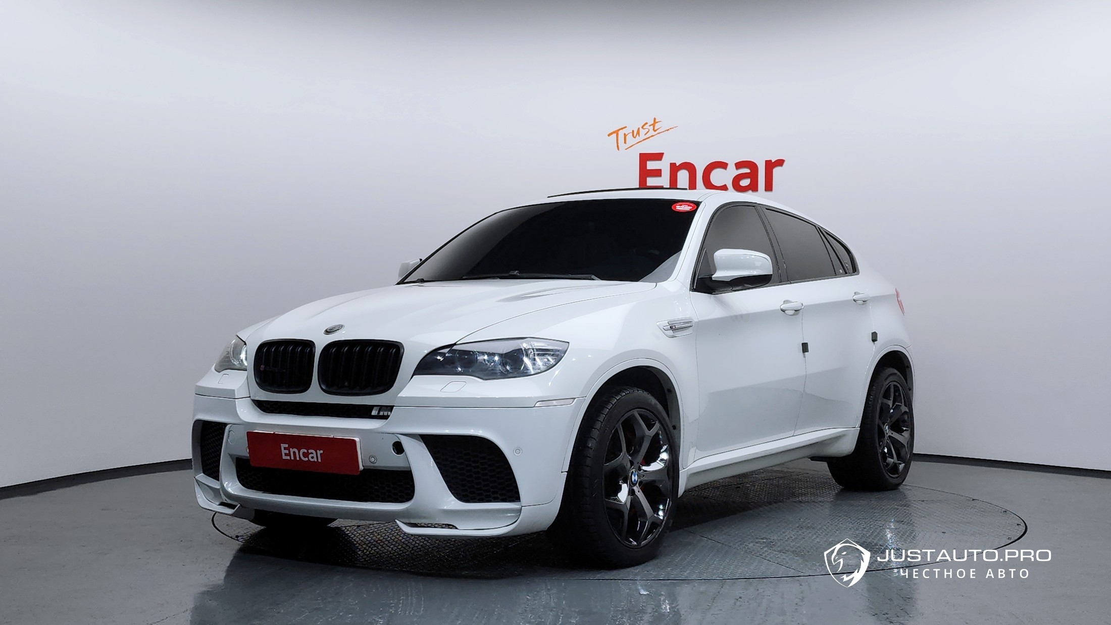 Автомобиль BMW X6M