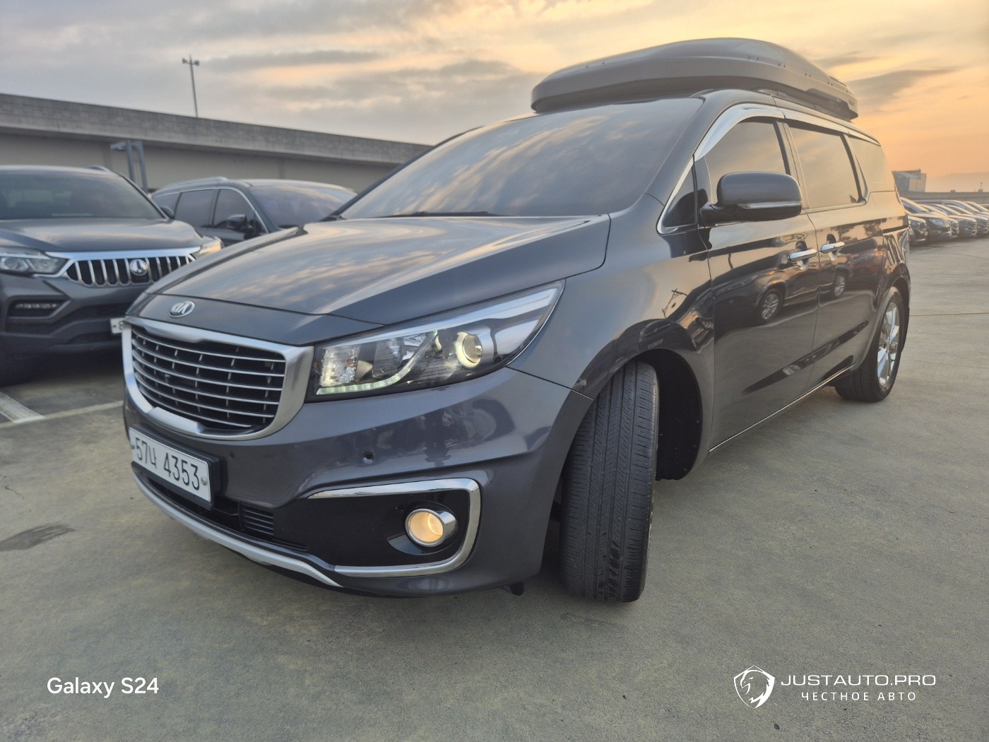 Автомобиль Kia Canival