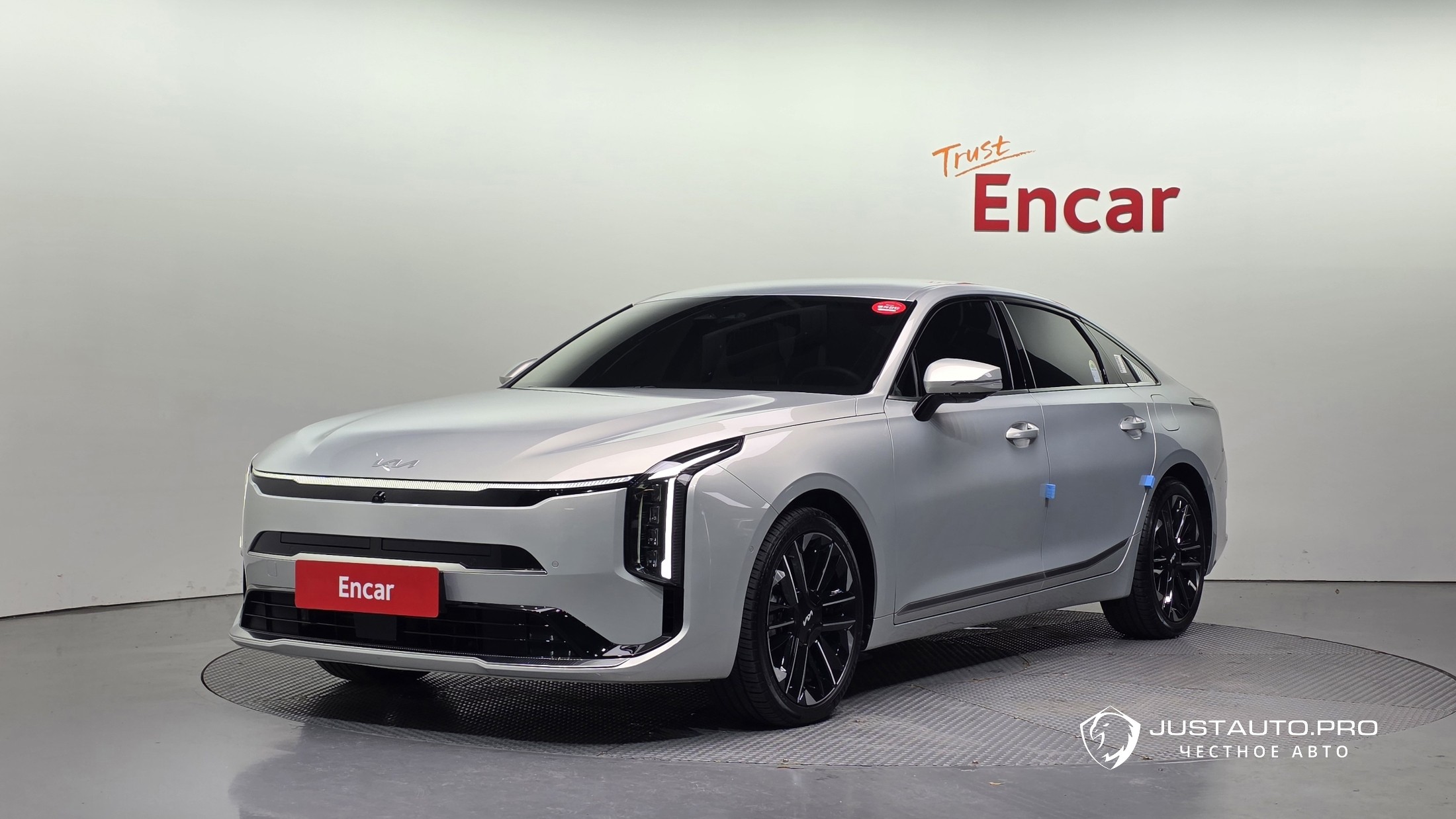 Автомобиль Kia K8