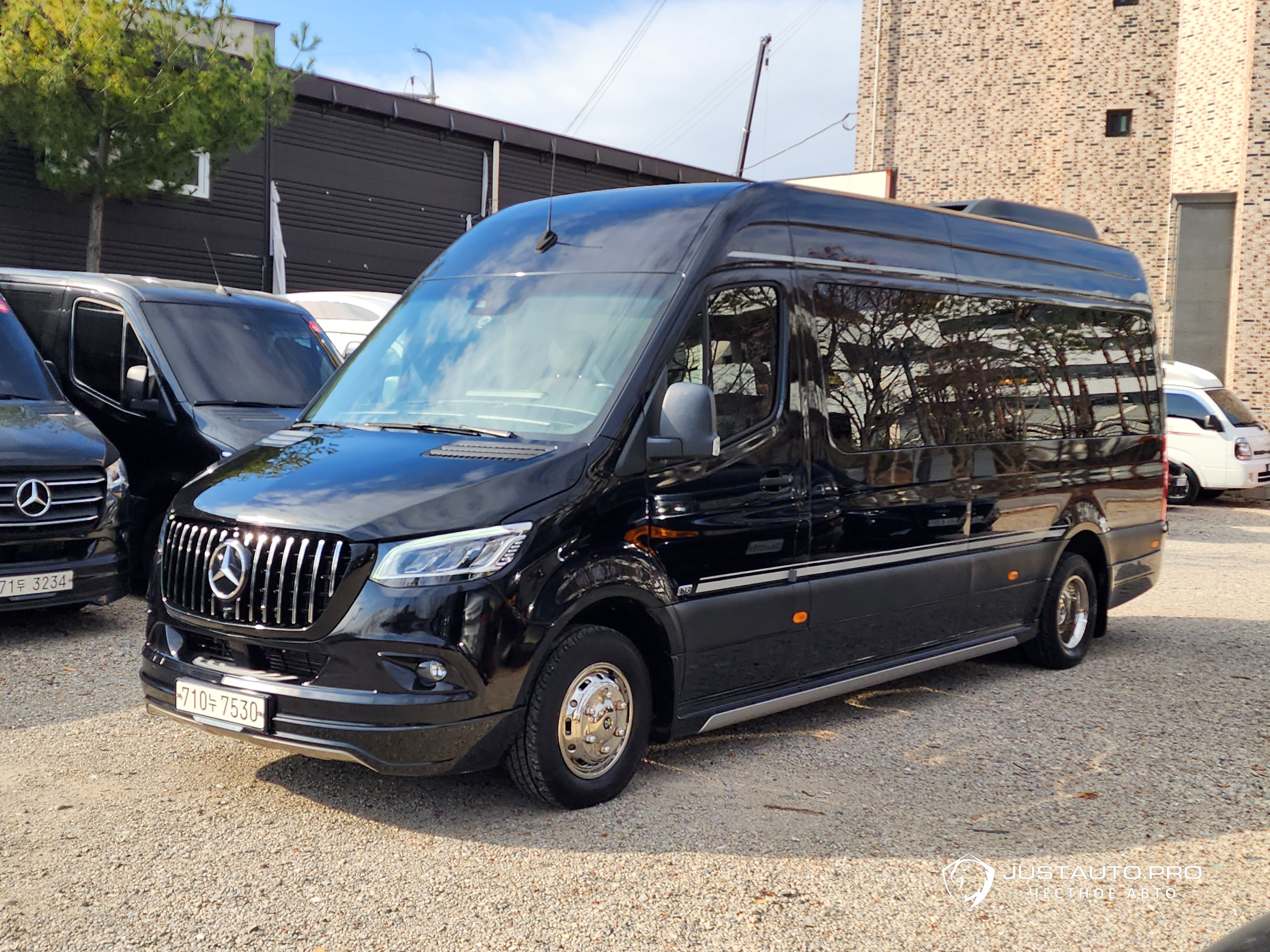 Автомобиль Mercedes-Benz Sprinter