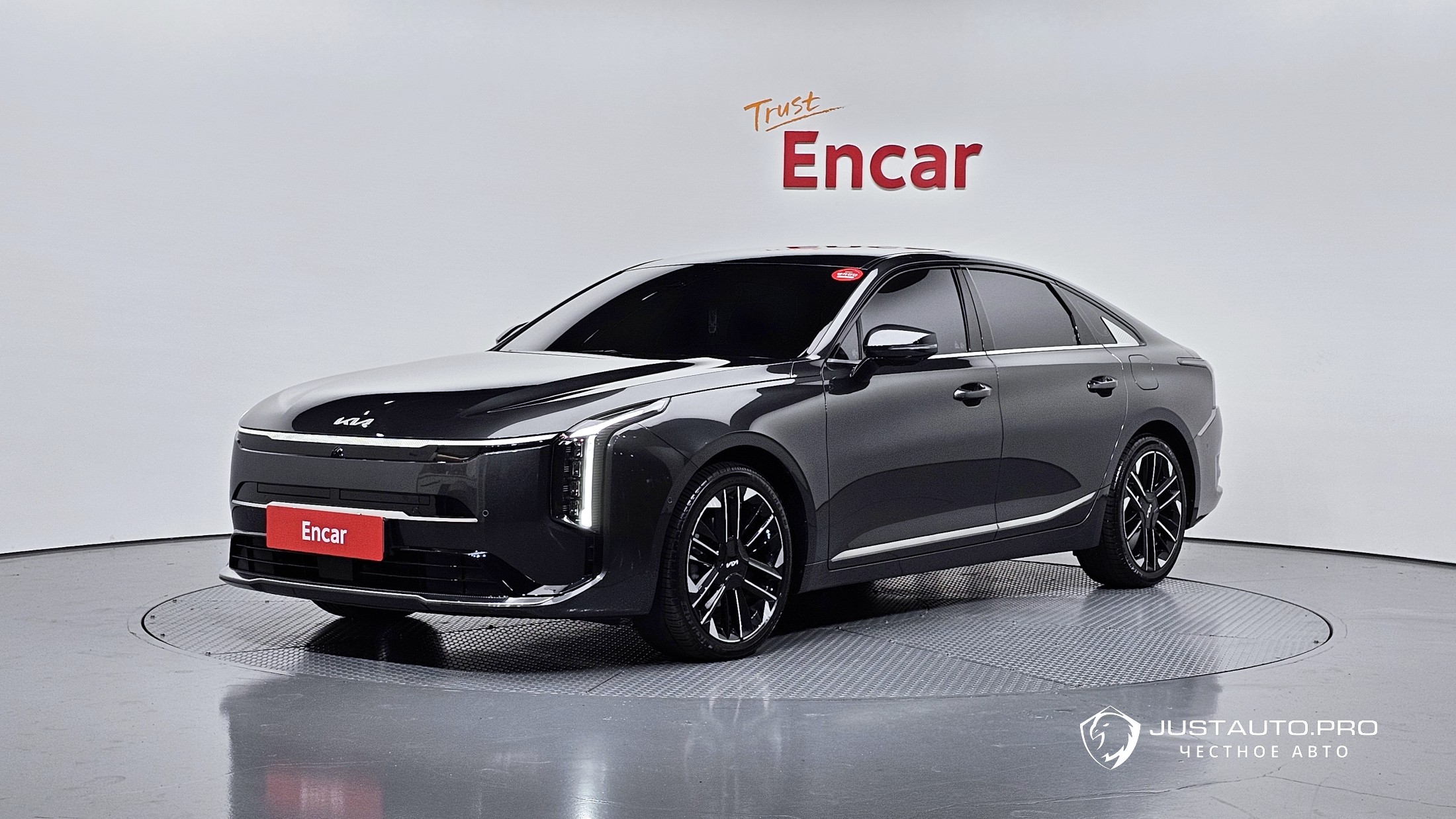 Автомобиль Kia K8