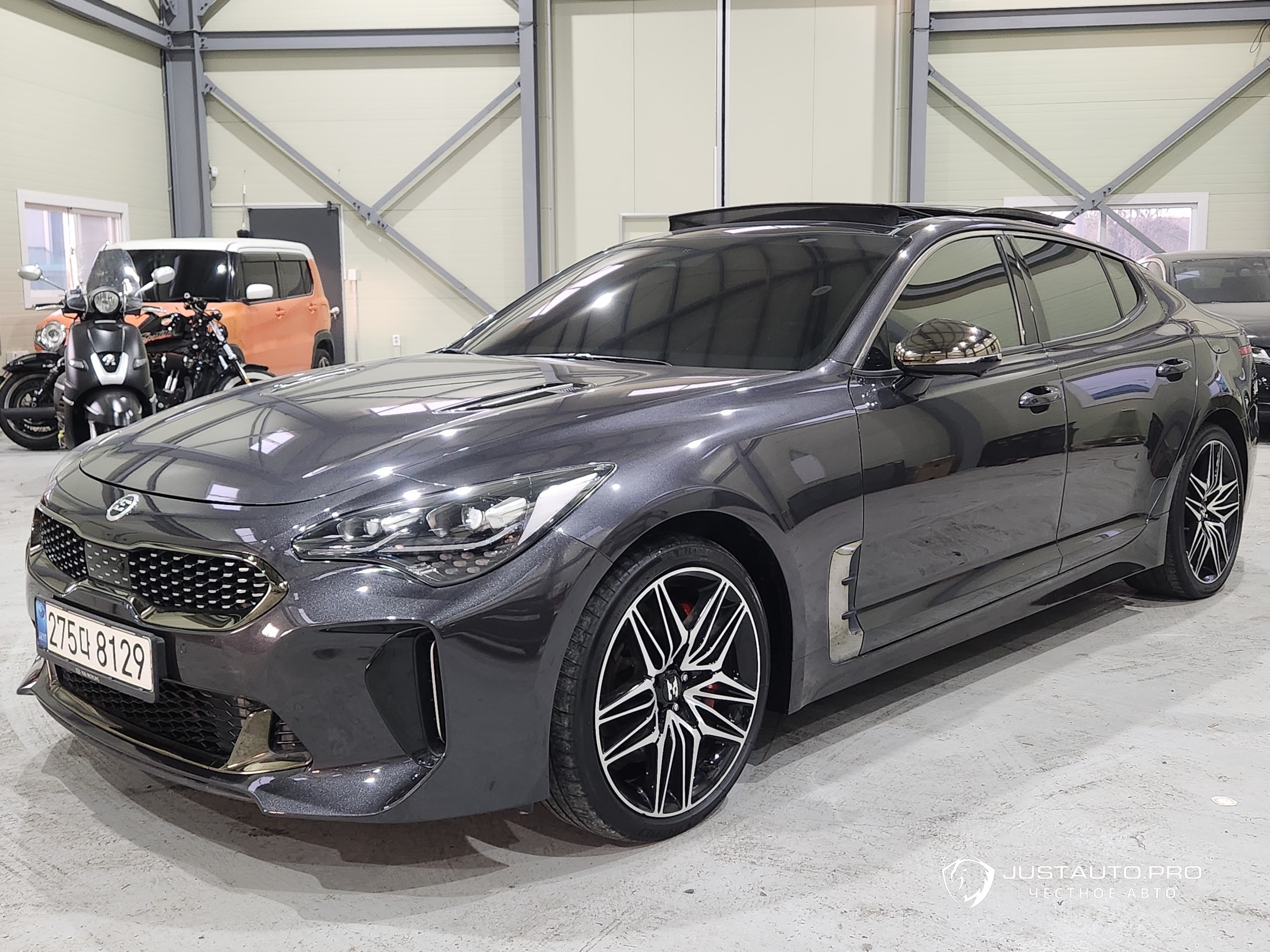 Автомобиль Kia Stinger