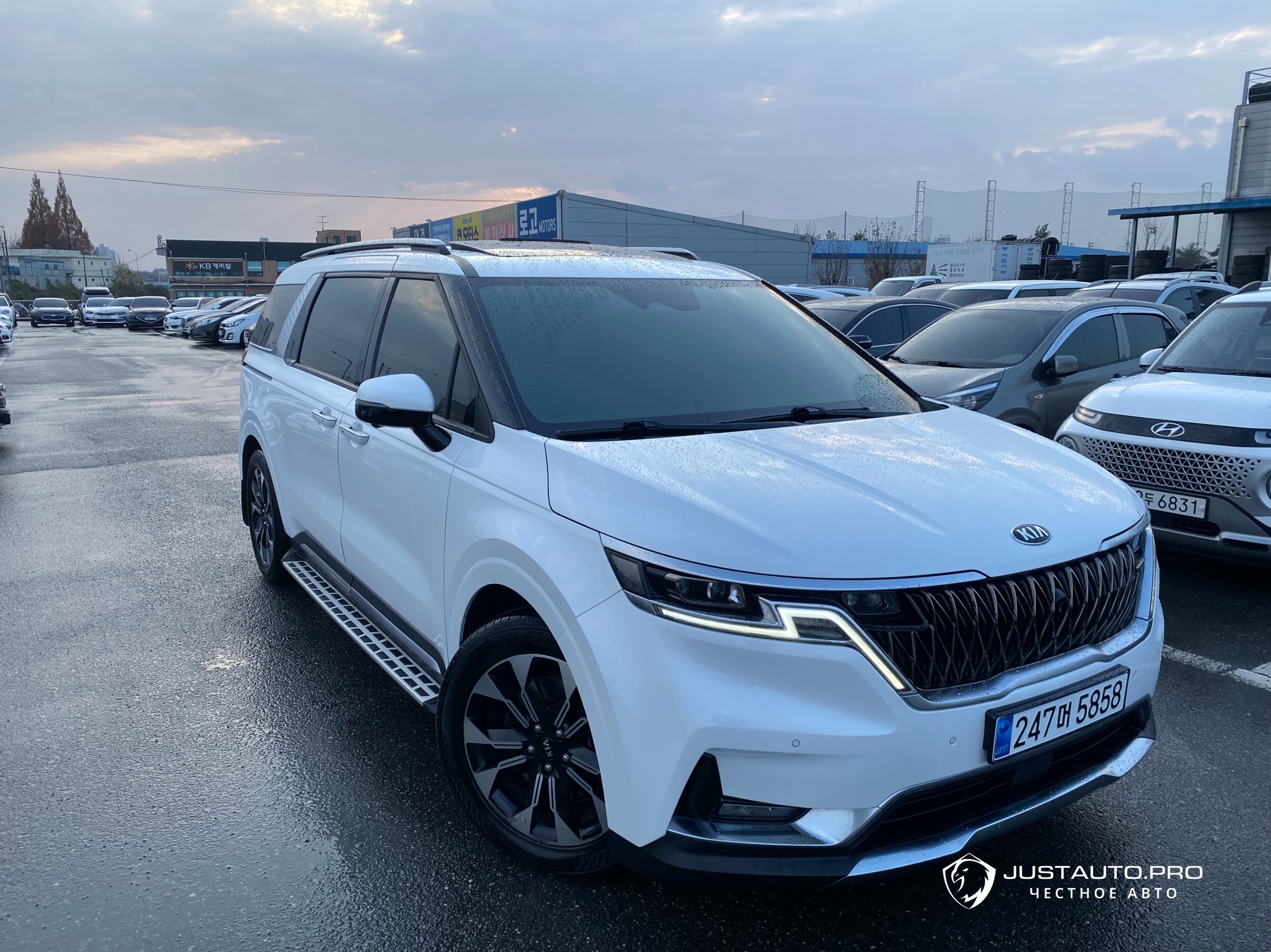 Автомобиль Kia Canival