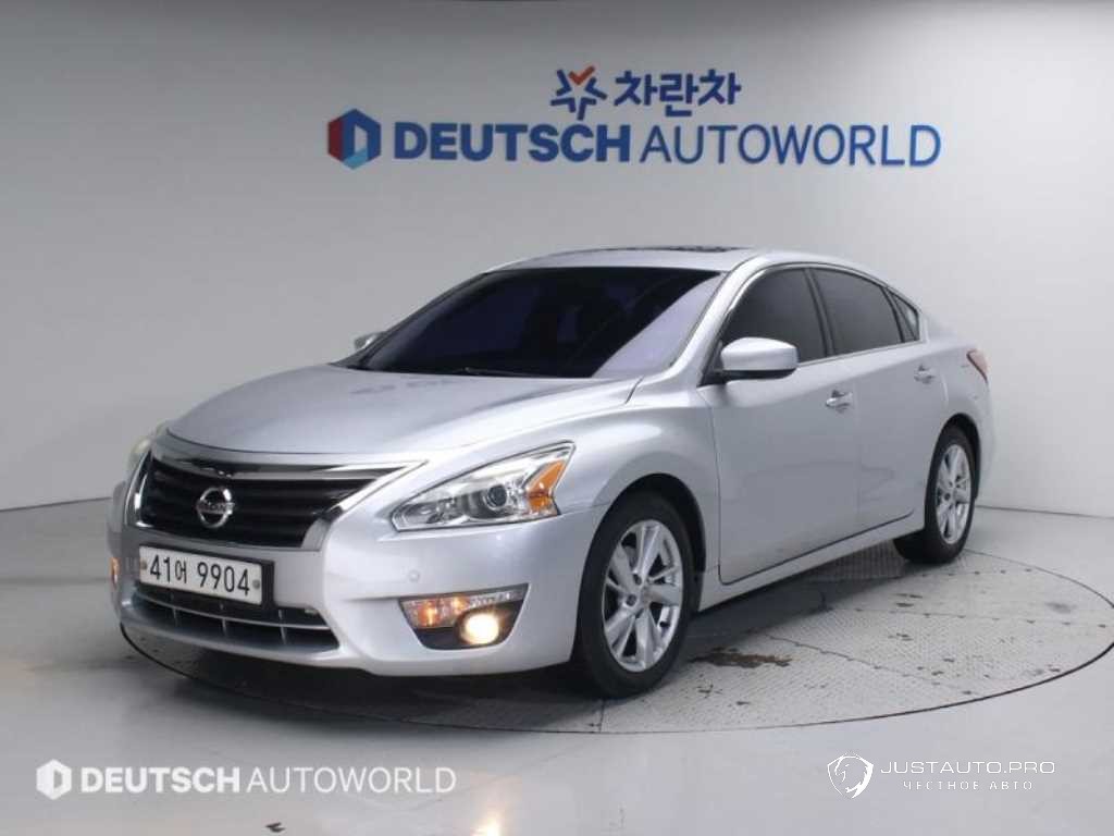 Автомобиль Nissan Altima