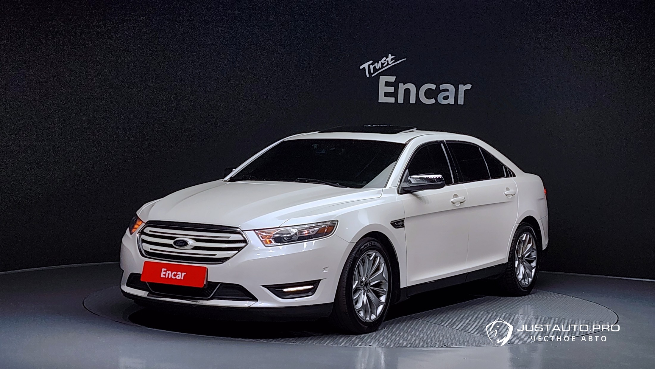 Автомобиль Ford Taurus