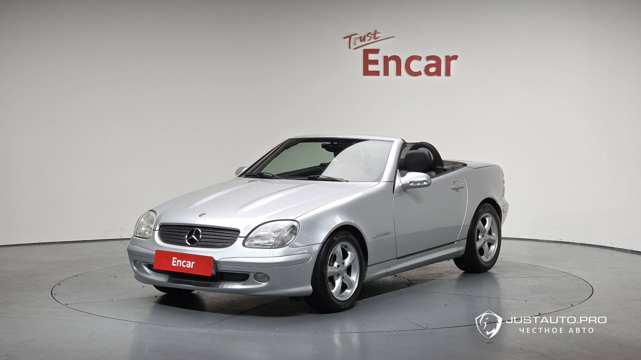 Автомобиль Mercedes-Benz SLK-Class