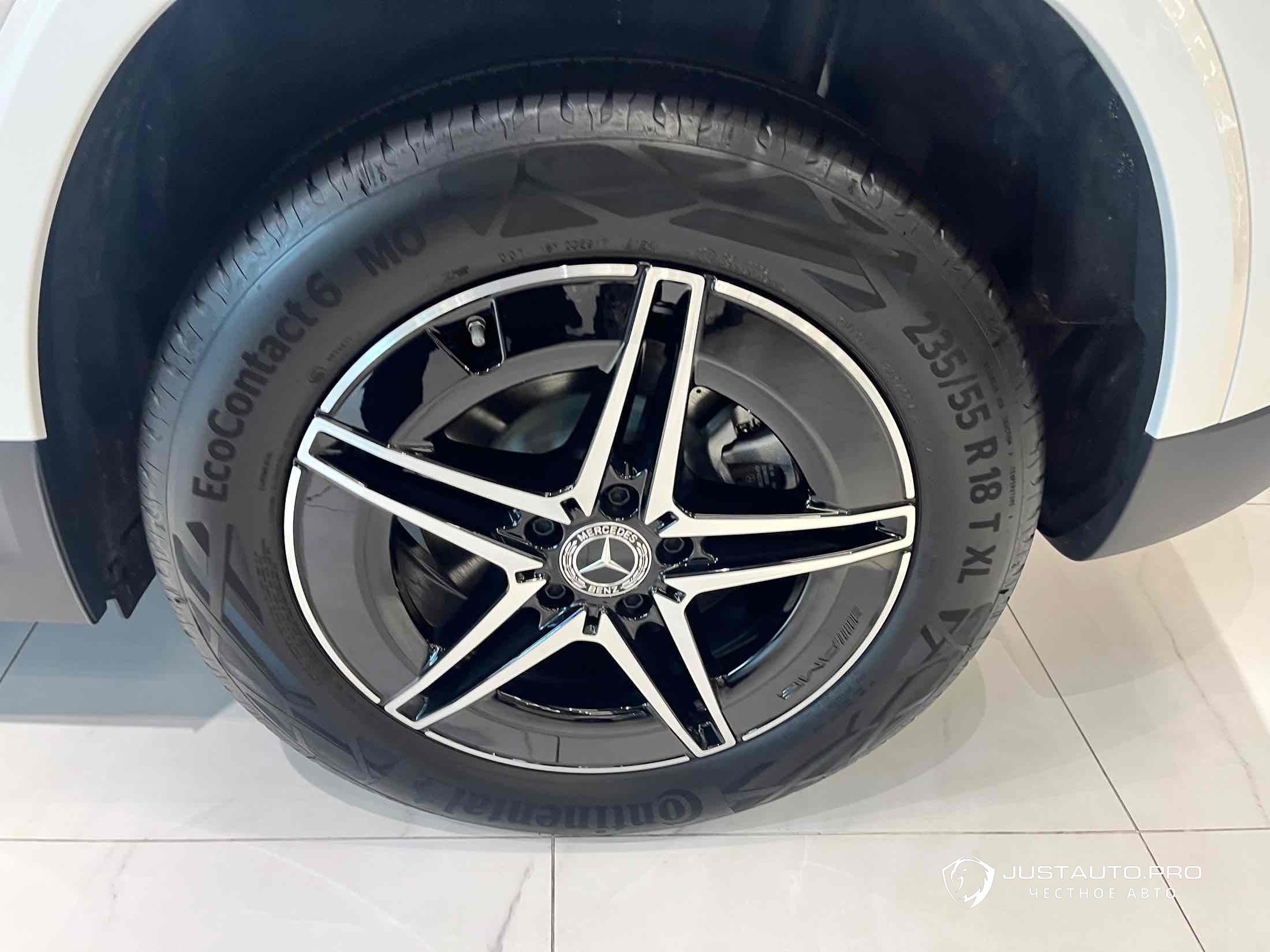 Автомобиль Mercedes-Benz EQA