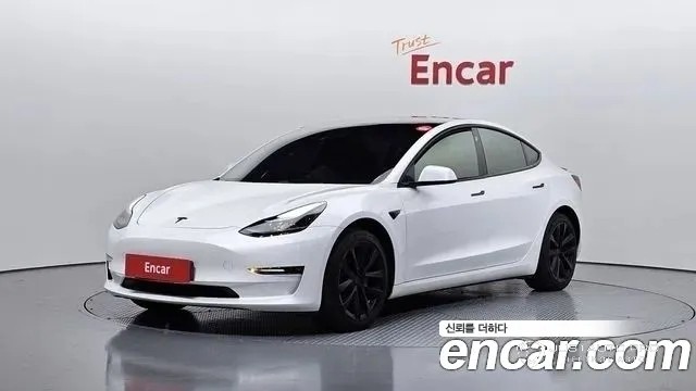 Автомобиль Tesla Model 3
