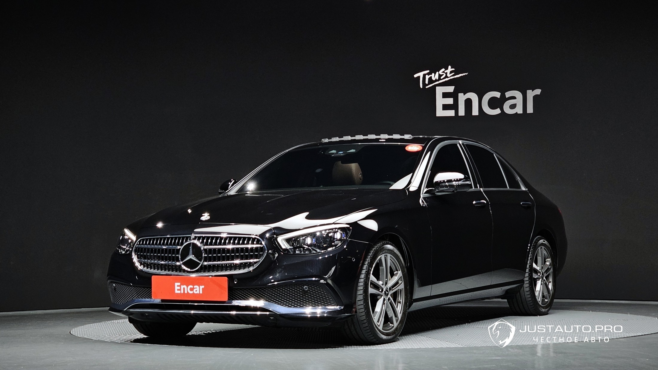 Автомобиль Mercedes-Benz E-Class