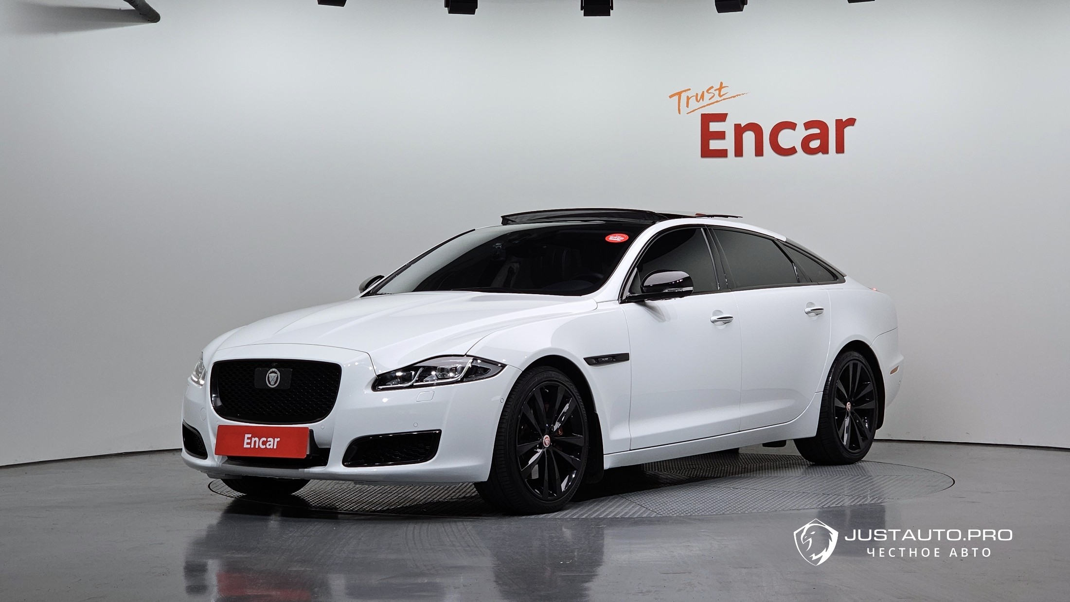 Автомобиль Jaguar XJ