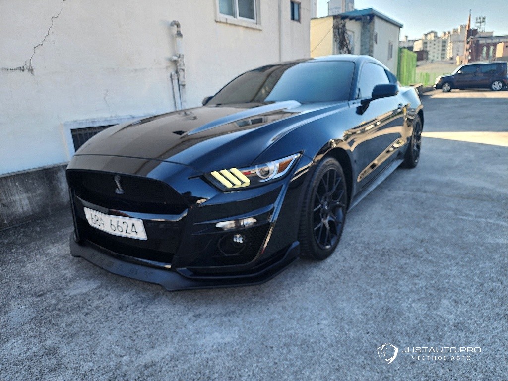 Автомобиль Ford Mustang