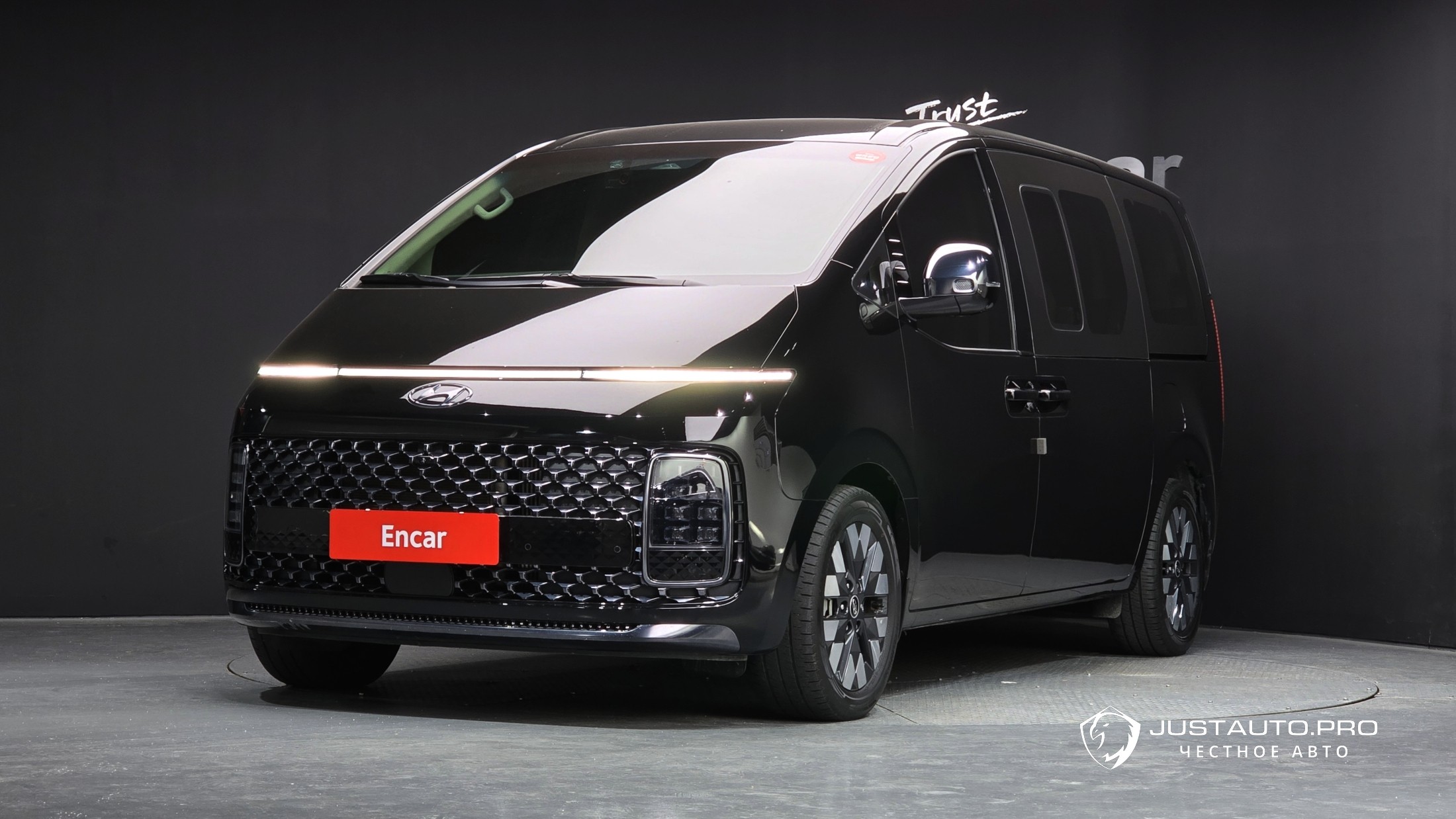 Автомобиль Hyundai Staria