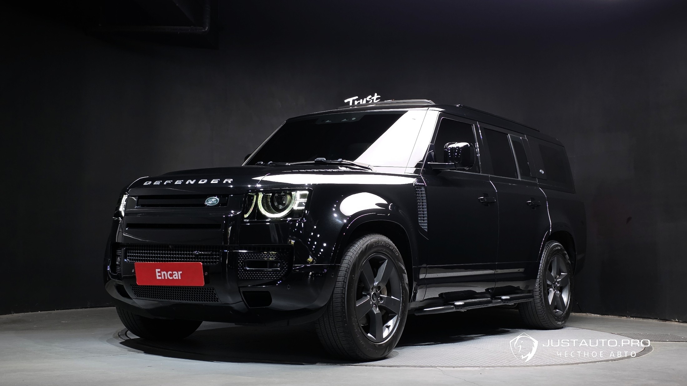 Автомобиль Land Rover Defender