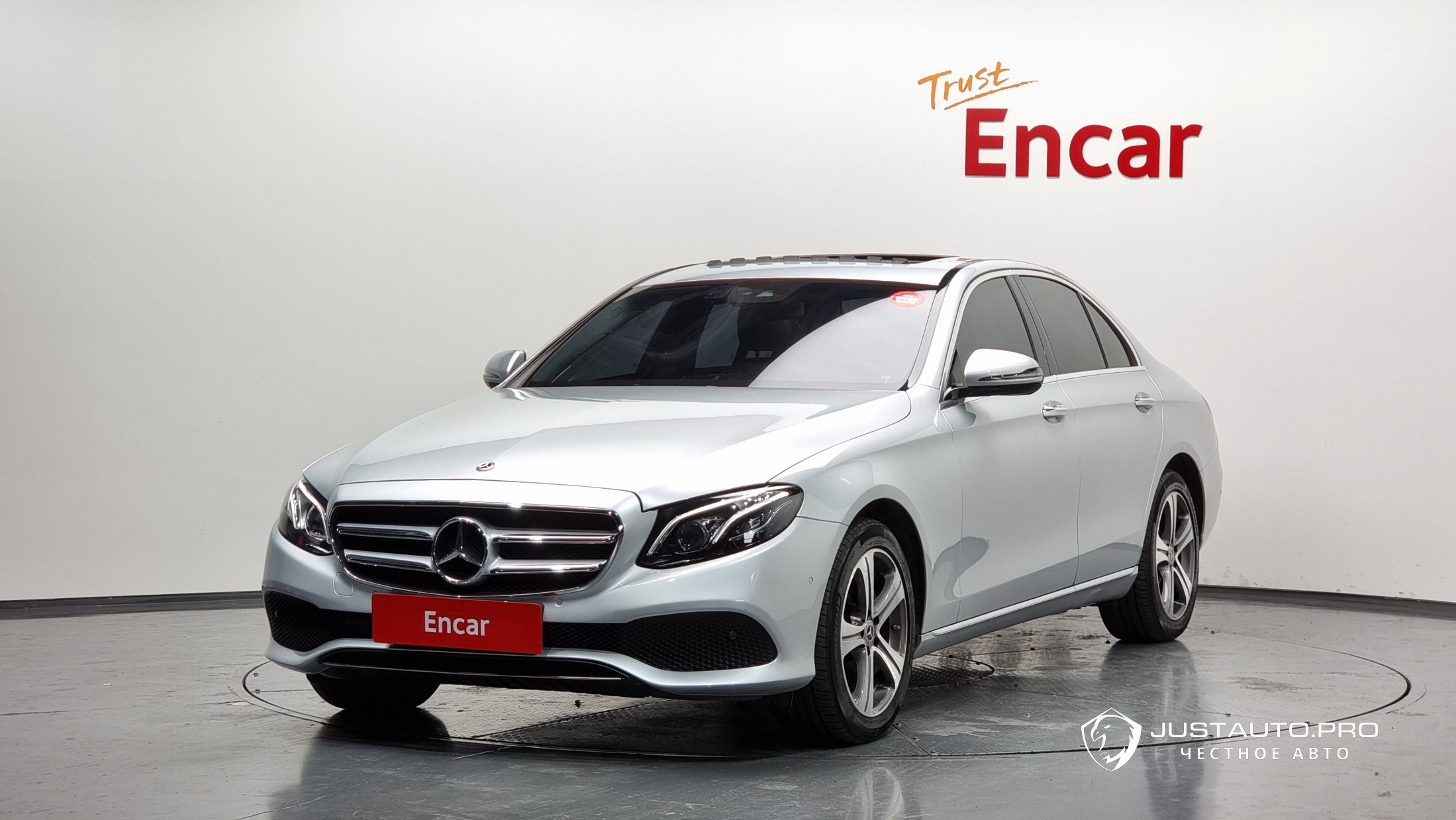 Автомобиль Mercedes-Benz E-Class