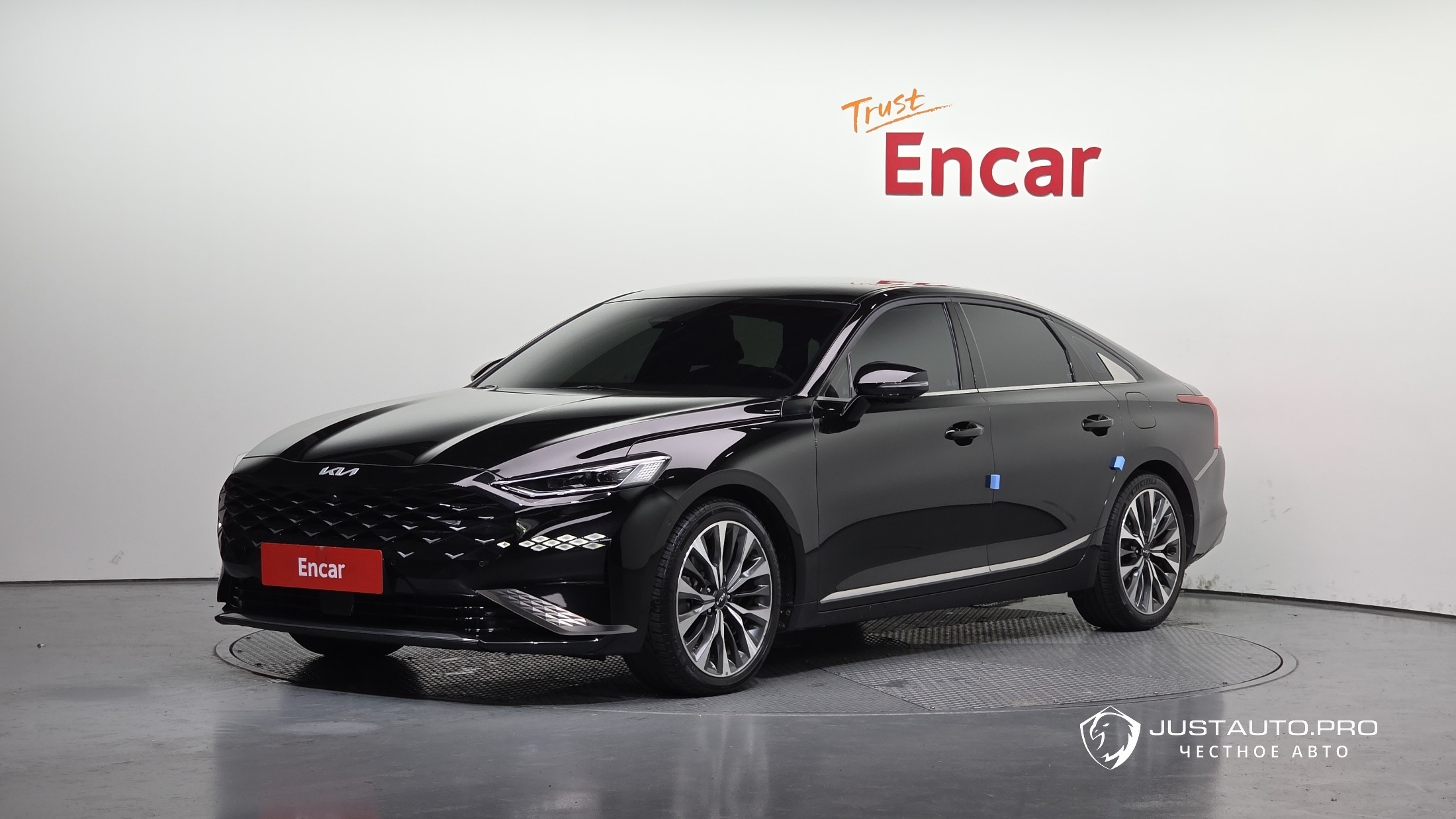 Автомобиль Kia K8